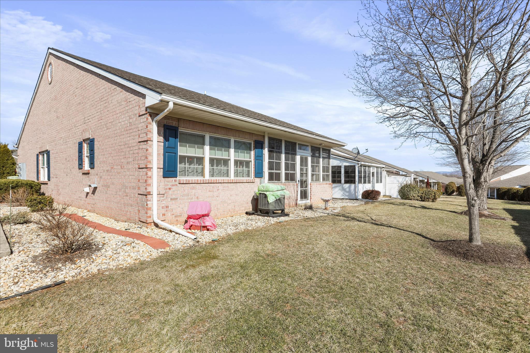 SUMMERLAND MANOR - Residential