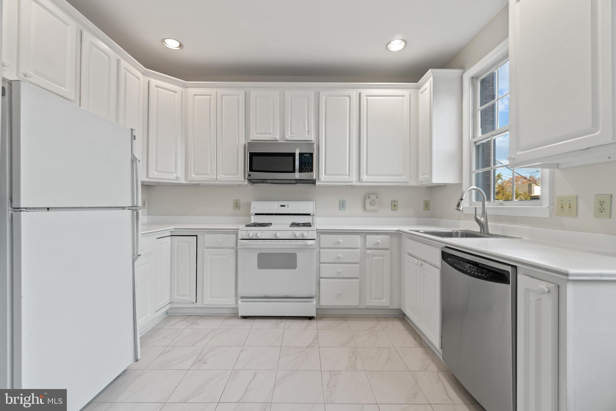 FALLS STATION - Residential Lease