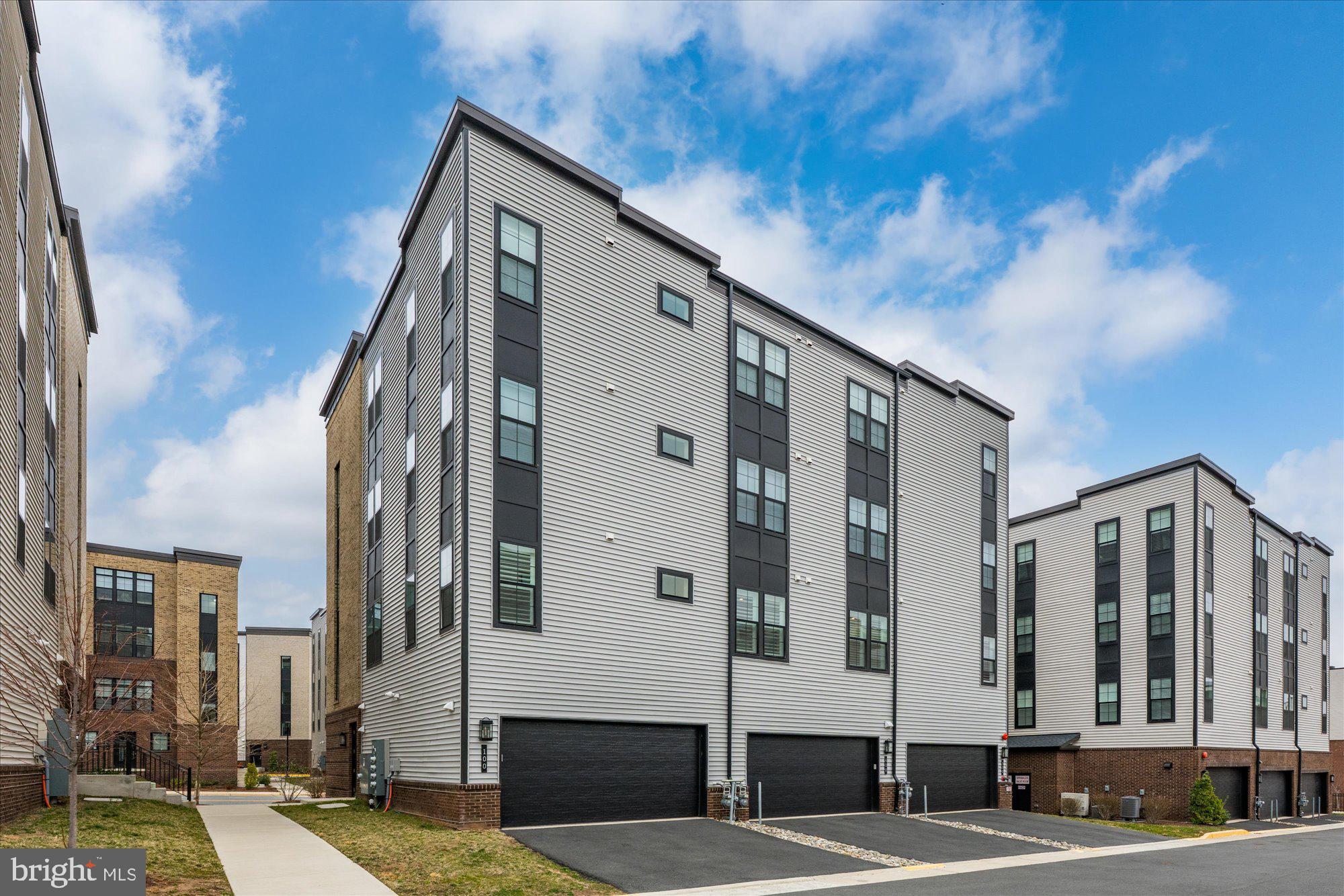 METRO WALK AT MOOREFIELD STATION - Residential