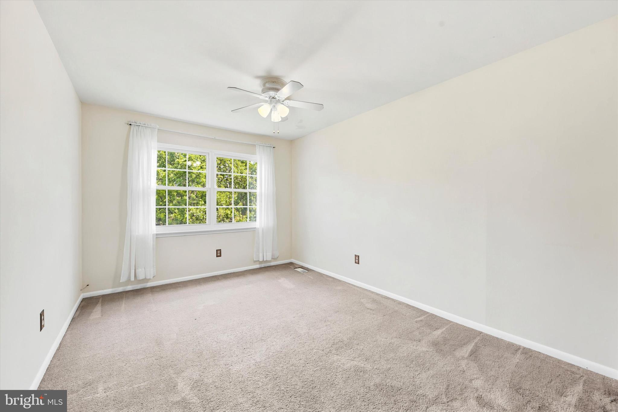 BEAVER RUN KNOLL - Residential