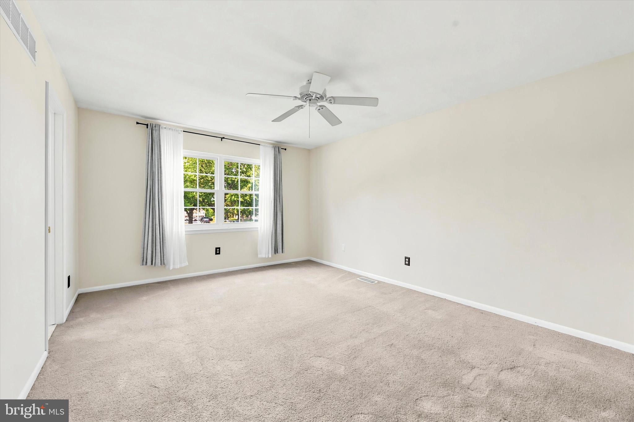BEAVER RUN KNOLL - Residential