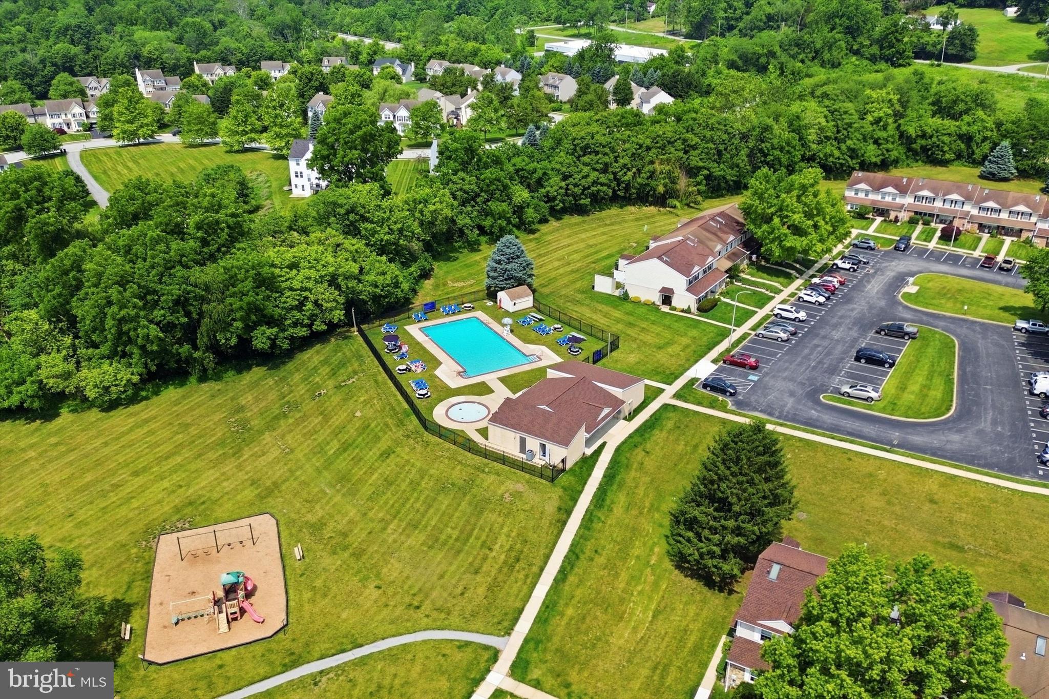 BEAVER RUN KNOLL - Residential