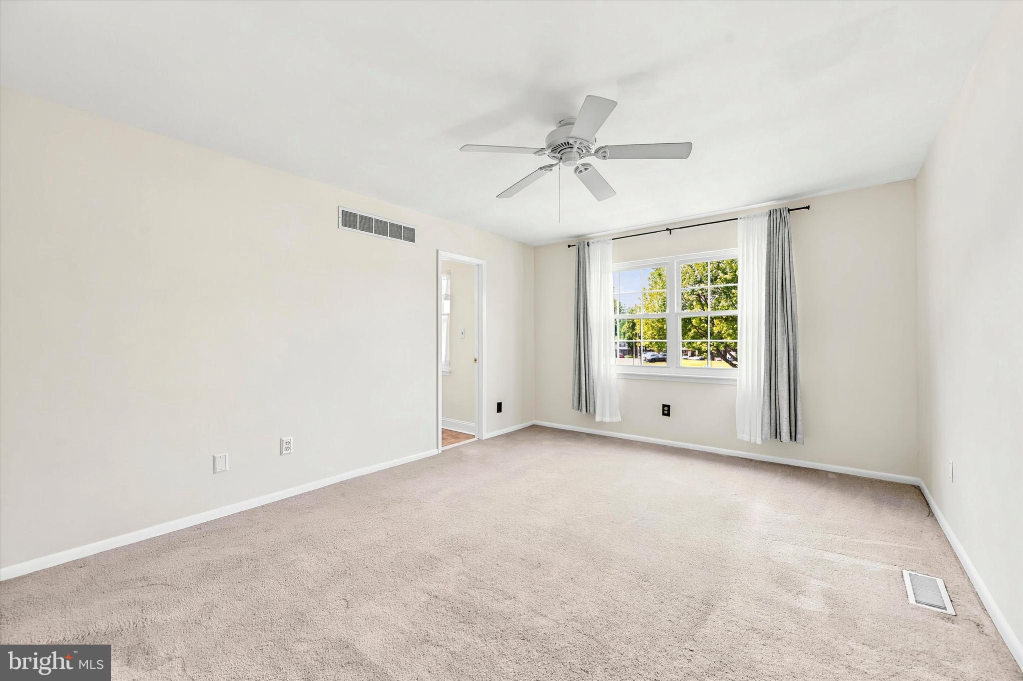 BEAVER RUN KNOLL - Residential