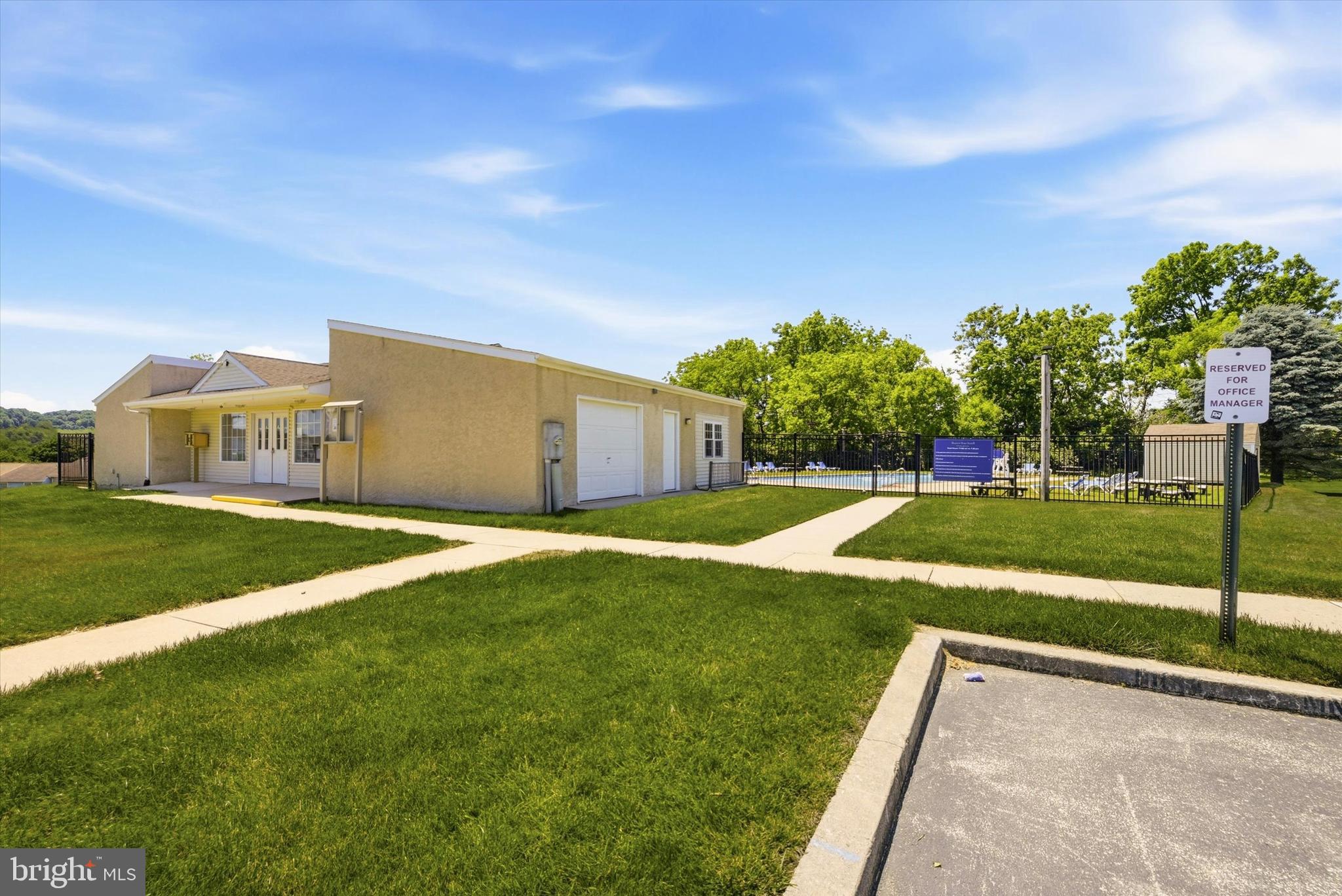 BEAVER RUN KNOLL - Residential