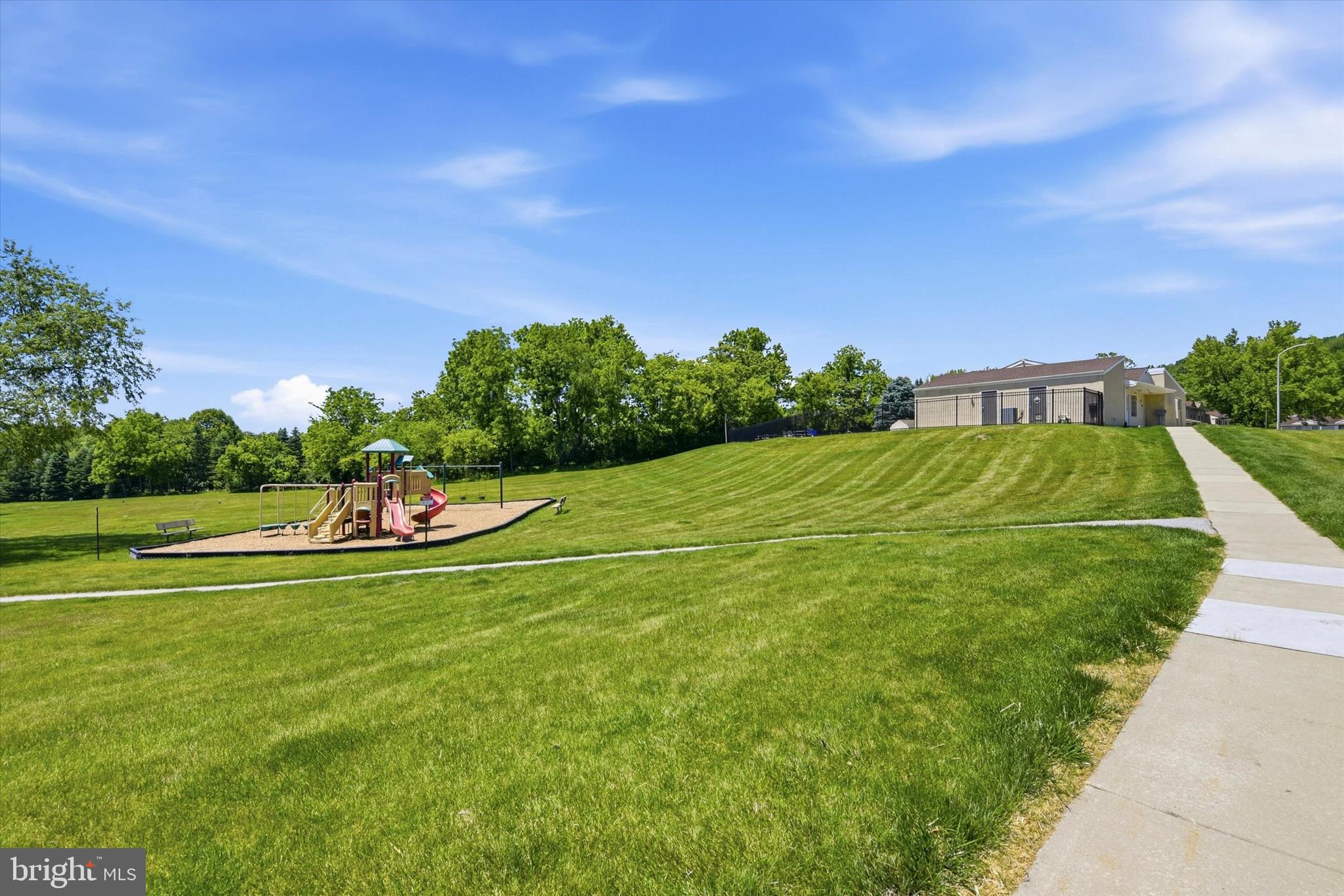 BEAVER RUN KNOLL - Residential