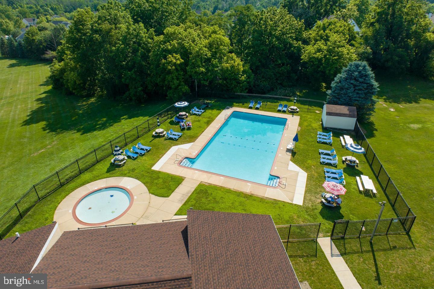 BEAVER RUN KNOLL - Residential