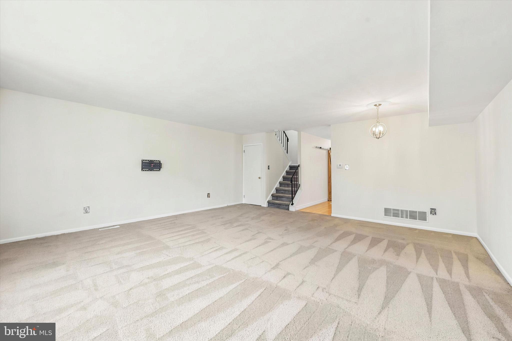 BEAVER RUN KNOLL - Residential