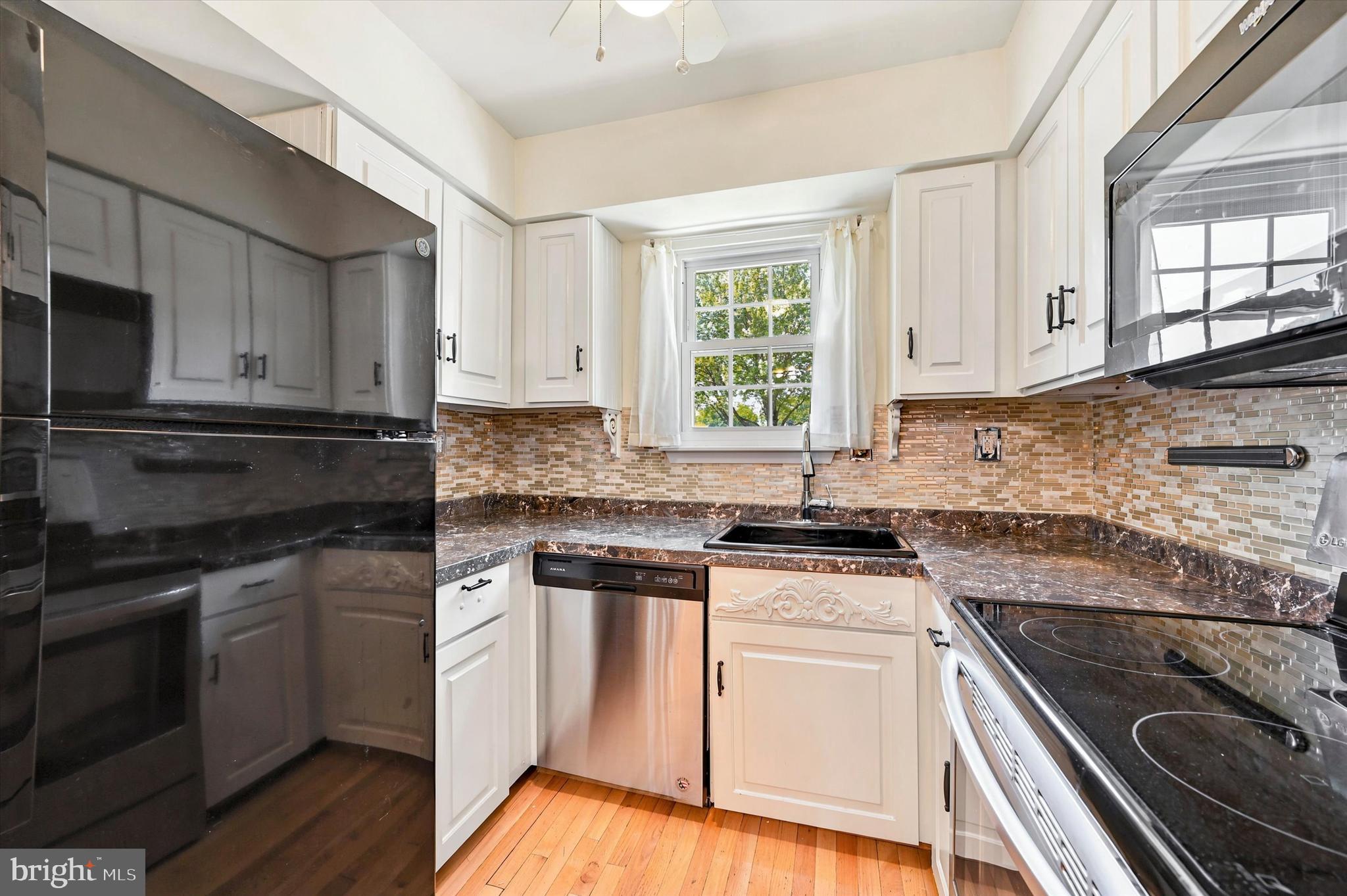 BEAVER RUN KNOLL - Residential