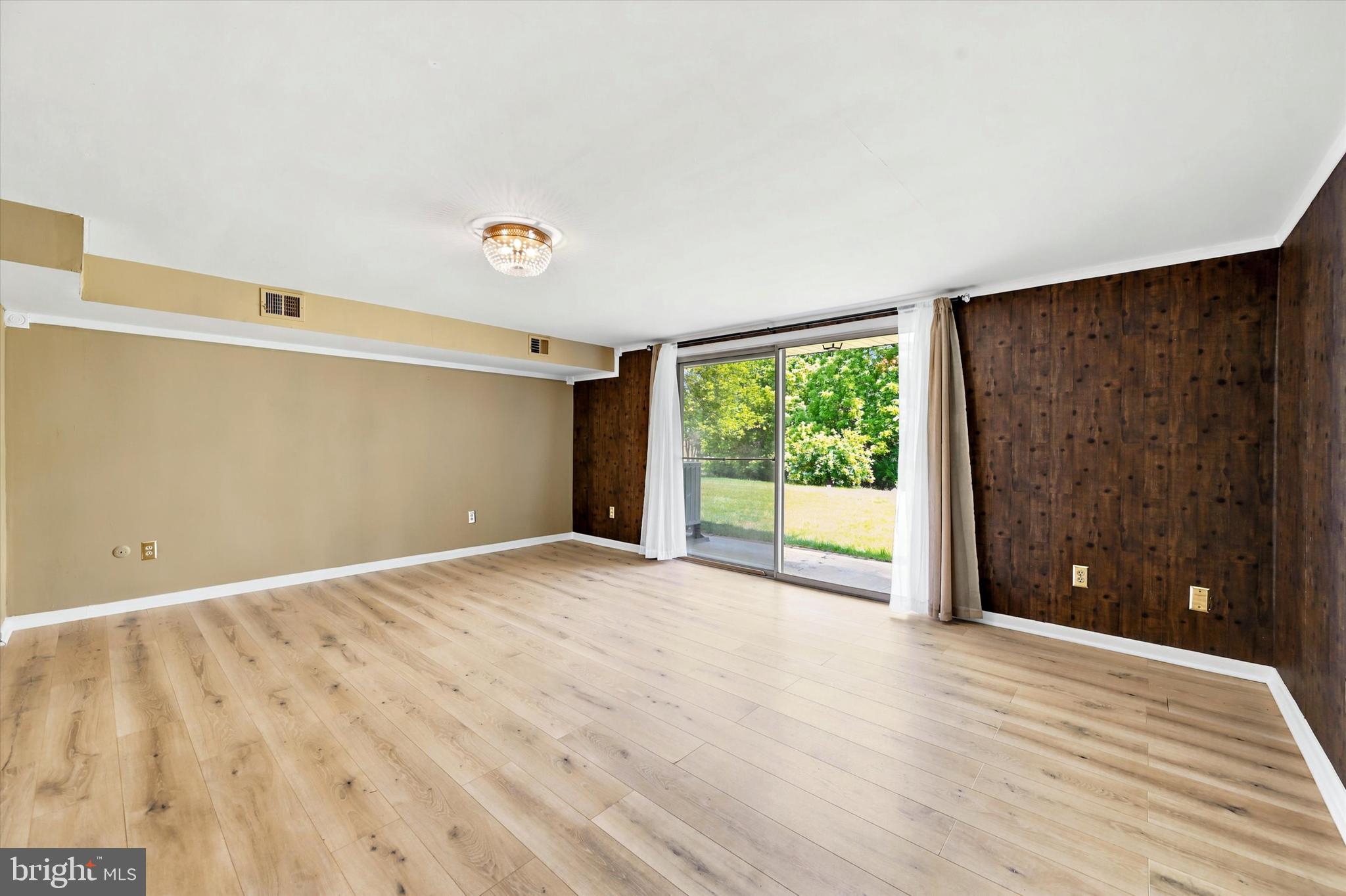 BEAVER RUN KNOLL - Residential