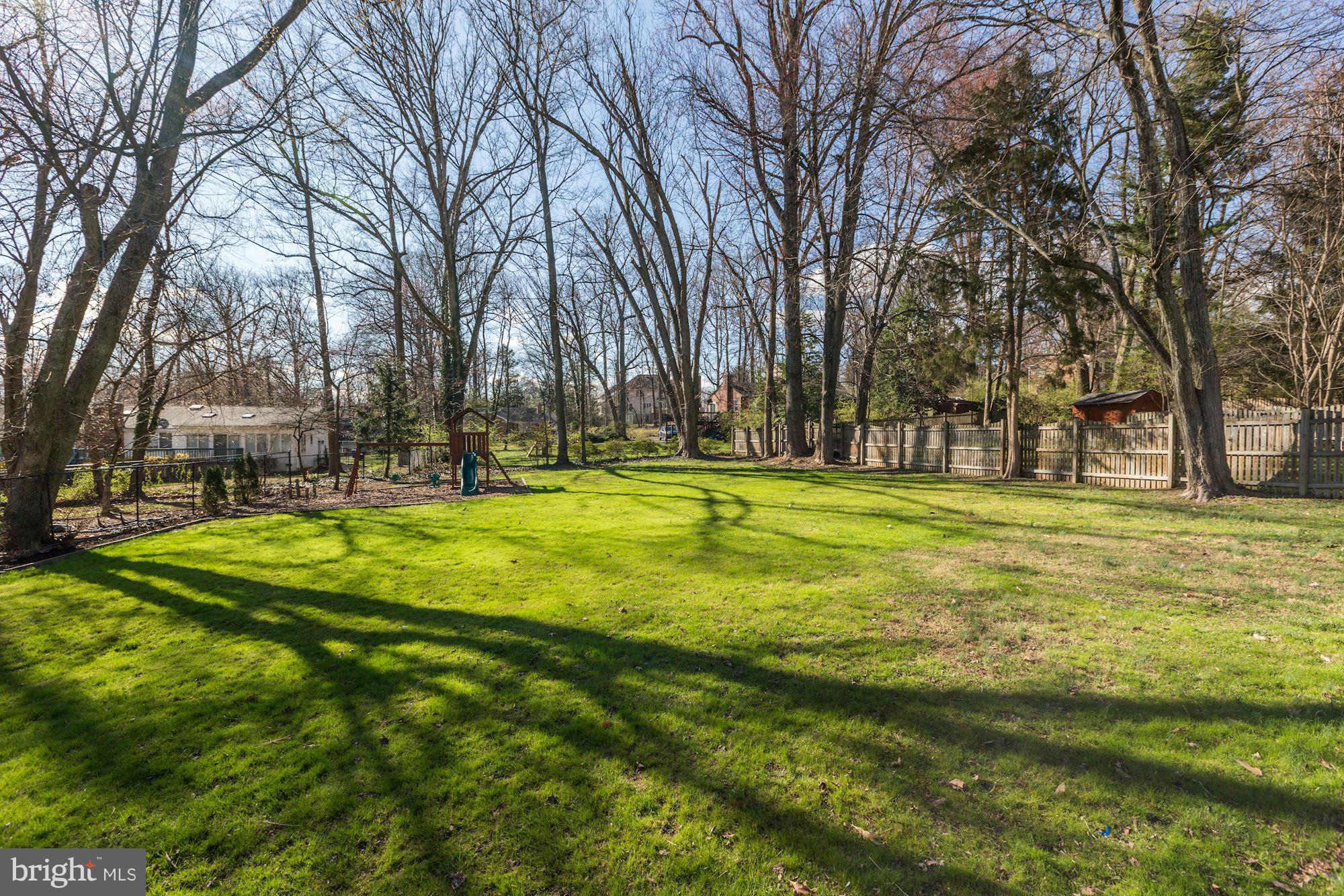 LEE MANOR - Residential