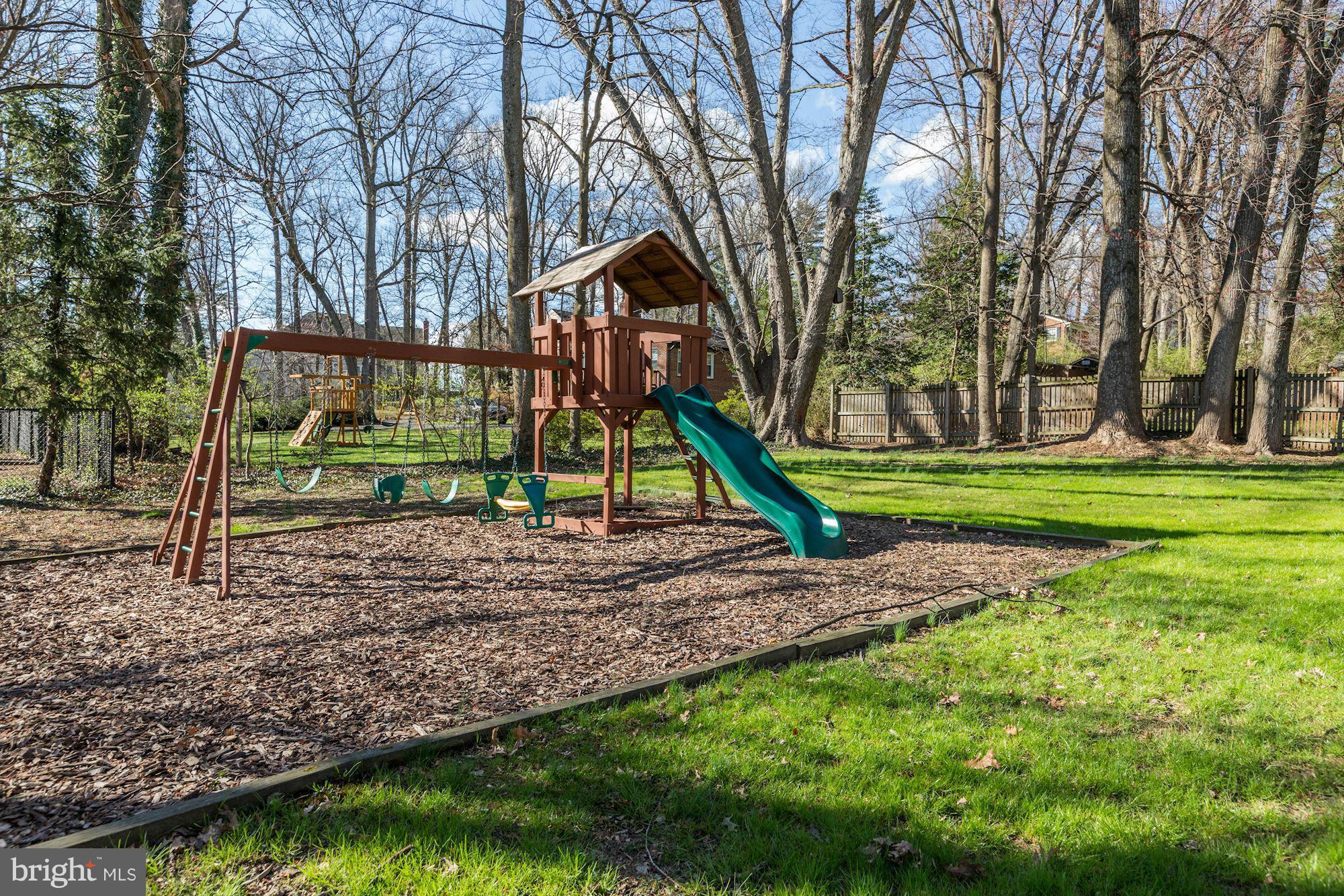 LEE MANOR - Residential