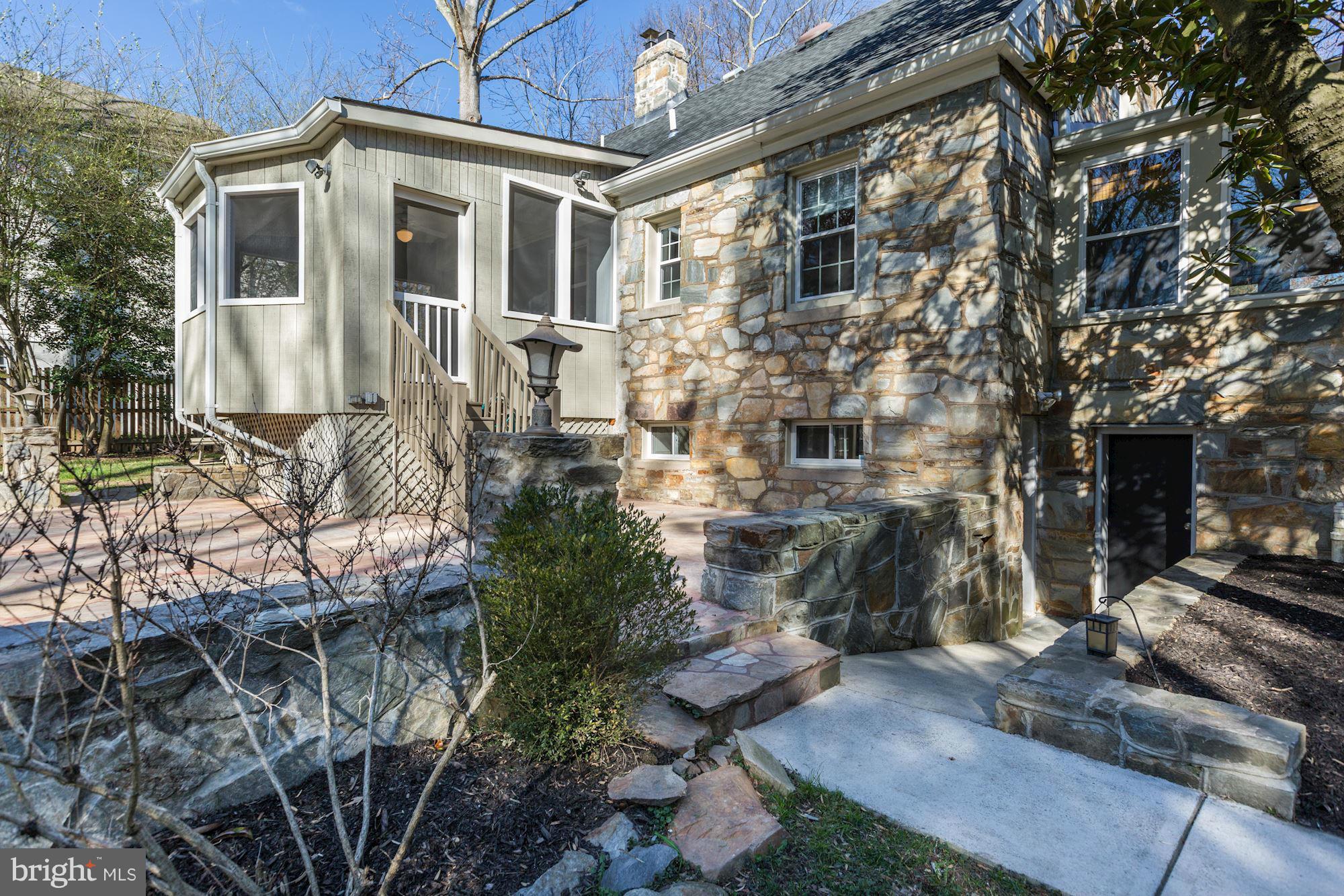 LEE MANOR - Residential
