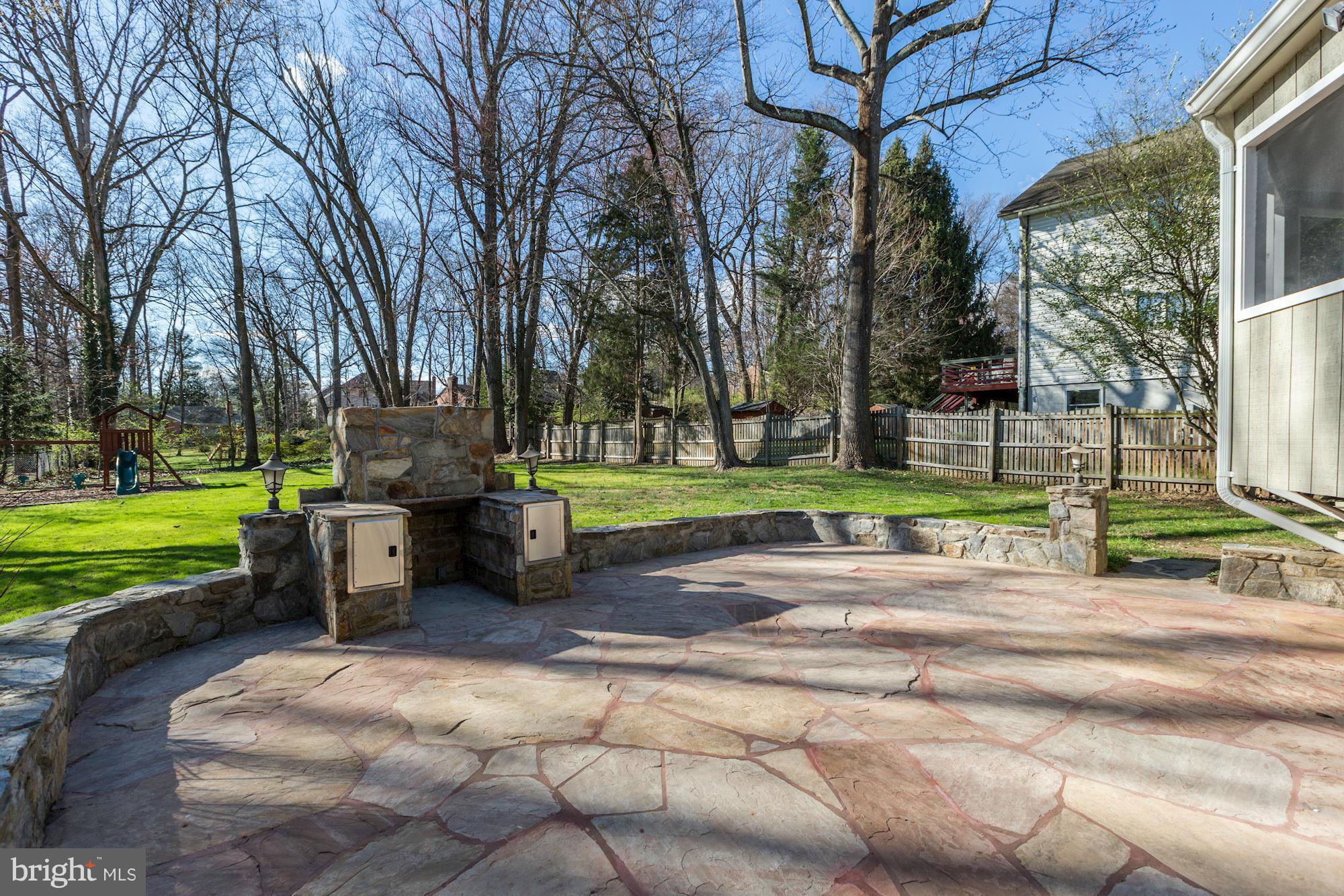 LEE MANOR - Residential