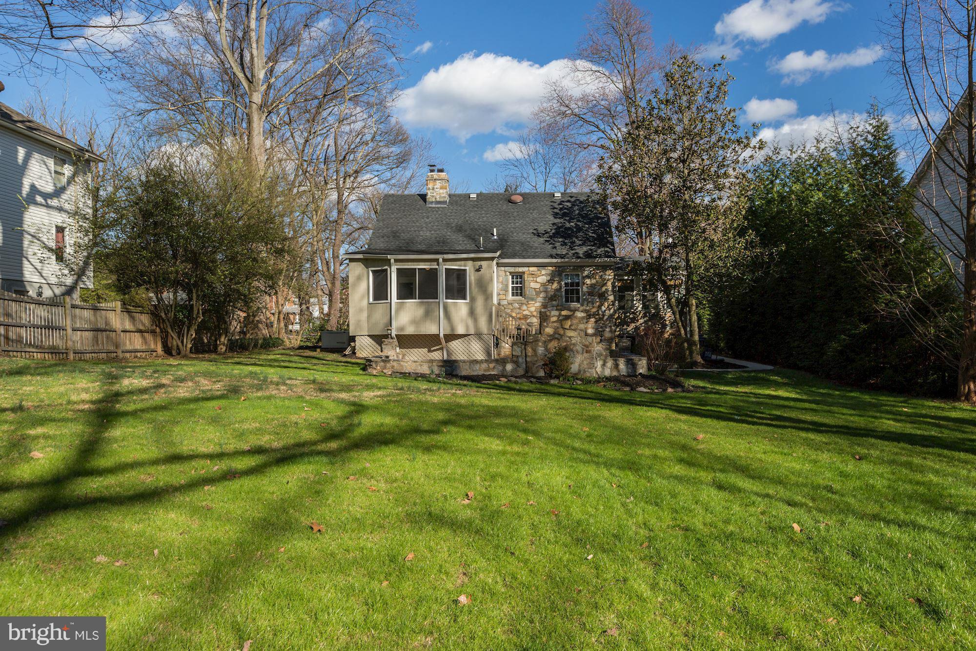 LEE MANOR - Residential