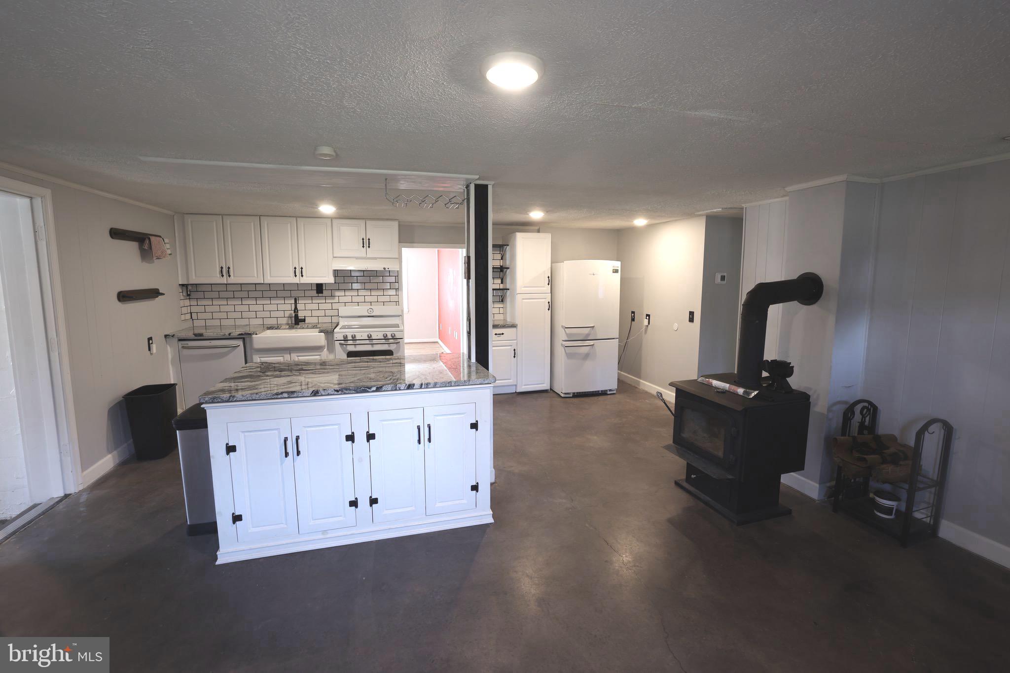 ROSSINI PROPERTY - Residential Lease