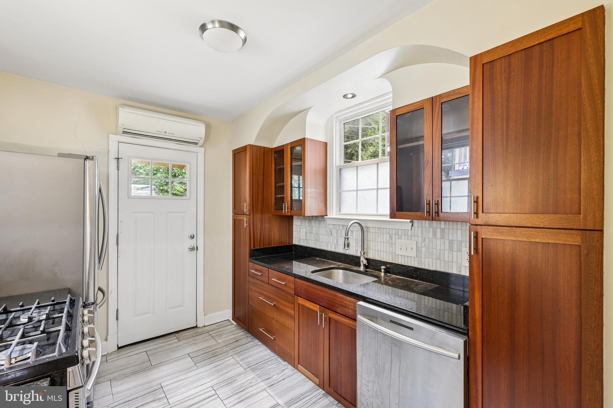 LAKE WALKER - Residential