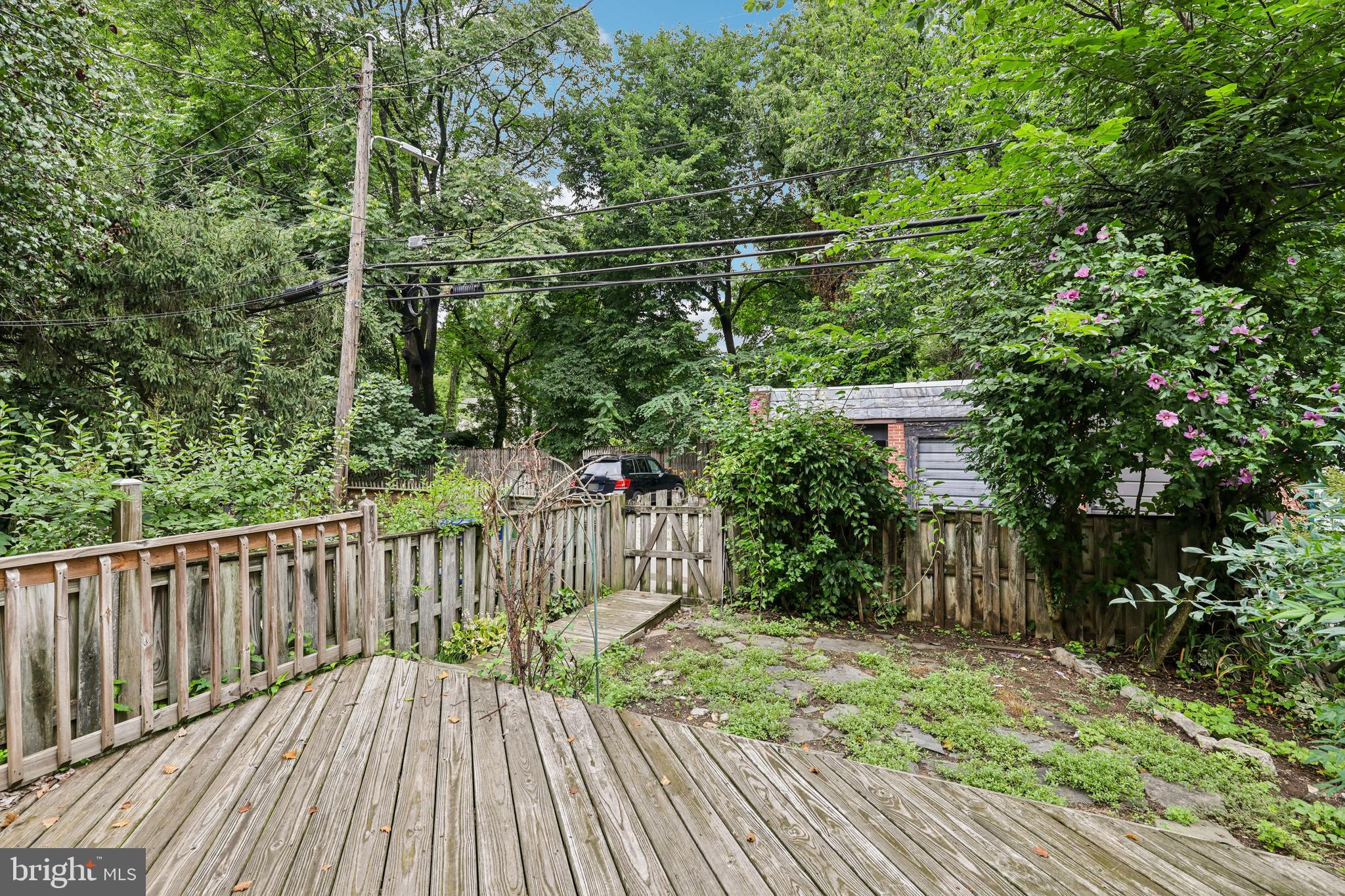 LAKE WALKER - Residential