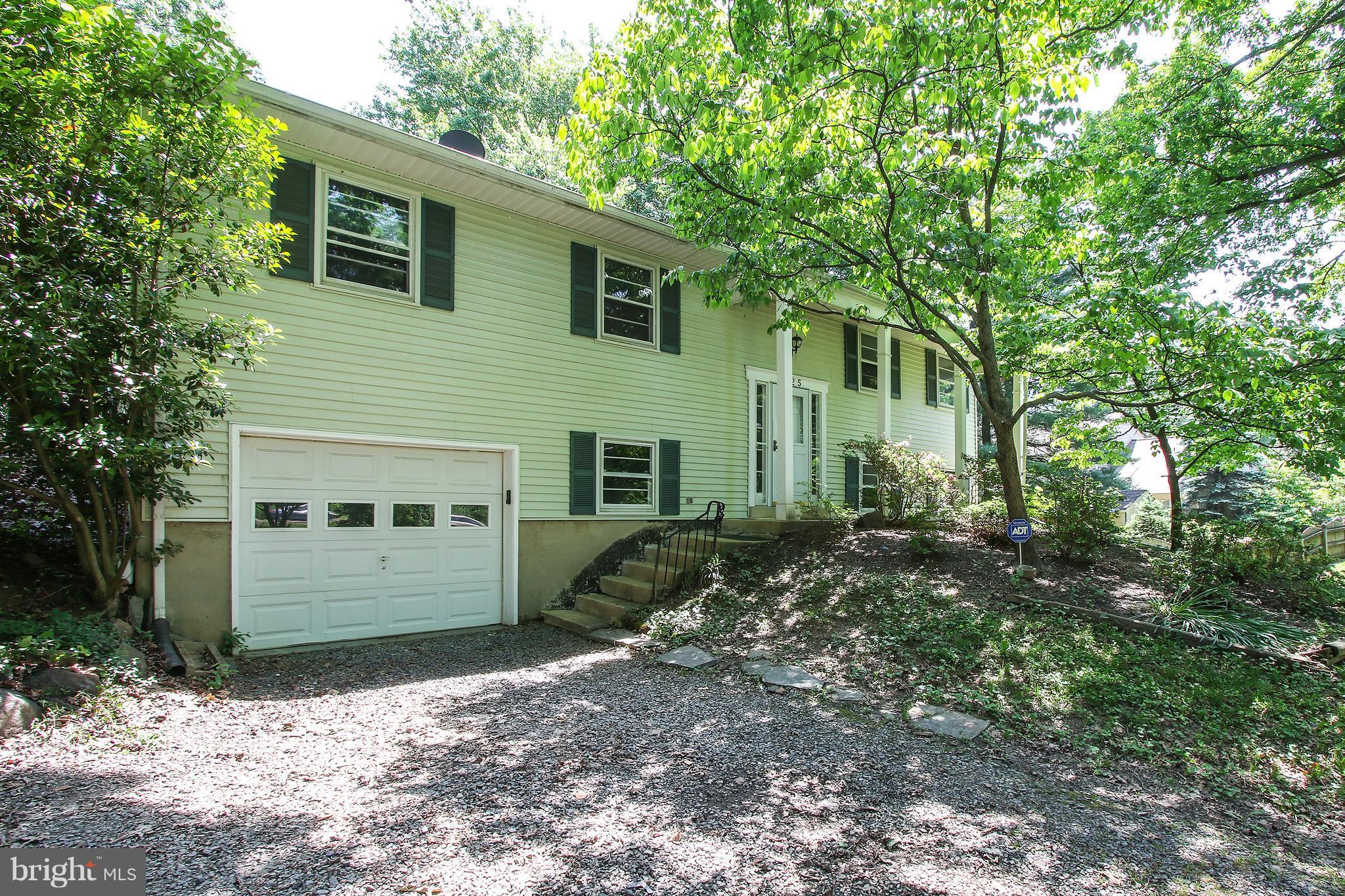 BEAUTIFUL SPLIT LEVEL HOME FEATURING 3 BEDROOMS 3 FULL BATHS. GLEAMING HARDWOOD FLOORS.FRESH PAINT AND NEW CARPET AND FLOORING.  SPACIOUS EAT IN KITCHEN WITH NEW STAINLESS STEEL APPLIANCES. LOWER LEVEL FAMILY ROOM WITH PRIVATE ENTRANCE AND KITCHENETTE. DEN/GUEST ROOM ON LOWER LEVEL.  SEPARATE LAUNDRY ROOM.PRIVATE DECK .   A MUST SEE!!