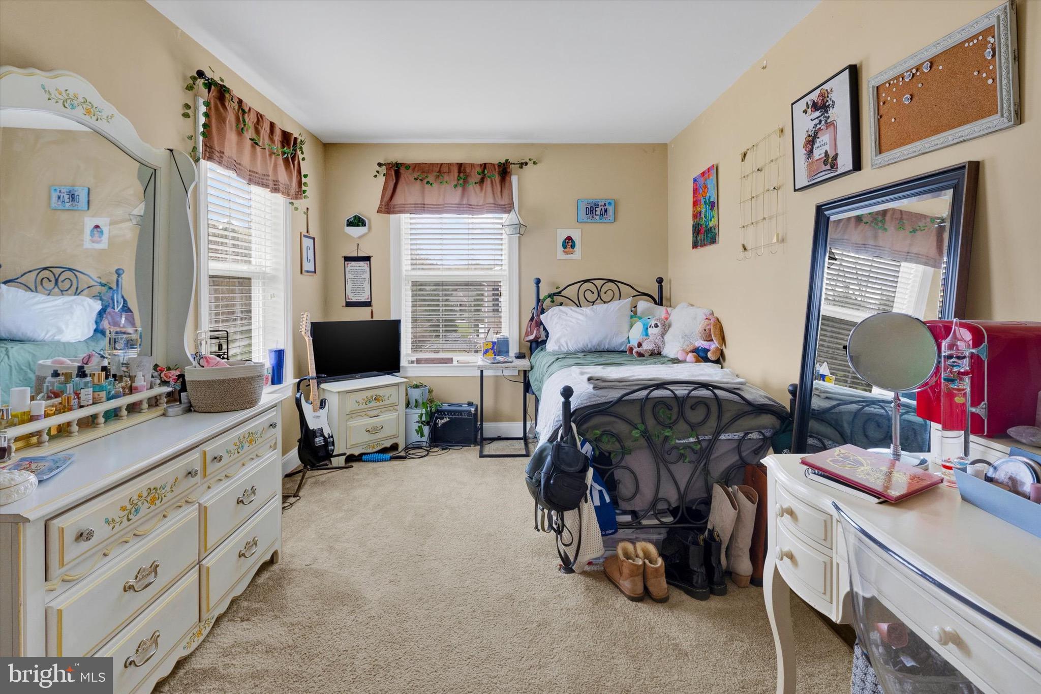 VILLAGE GREENE - Residential