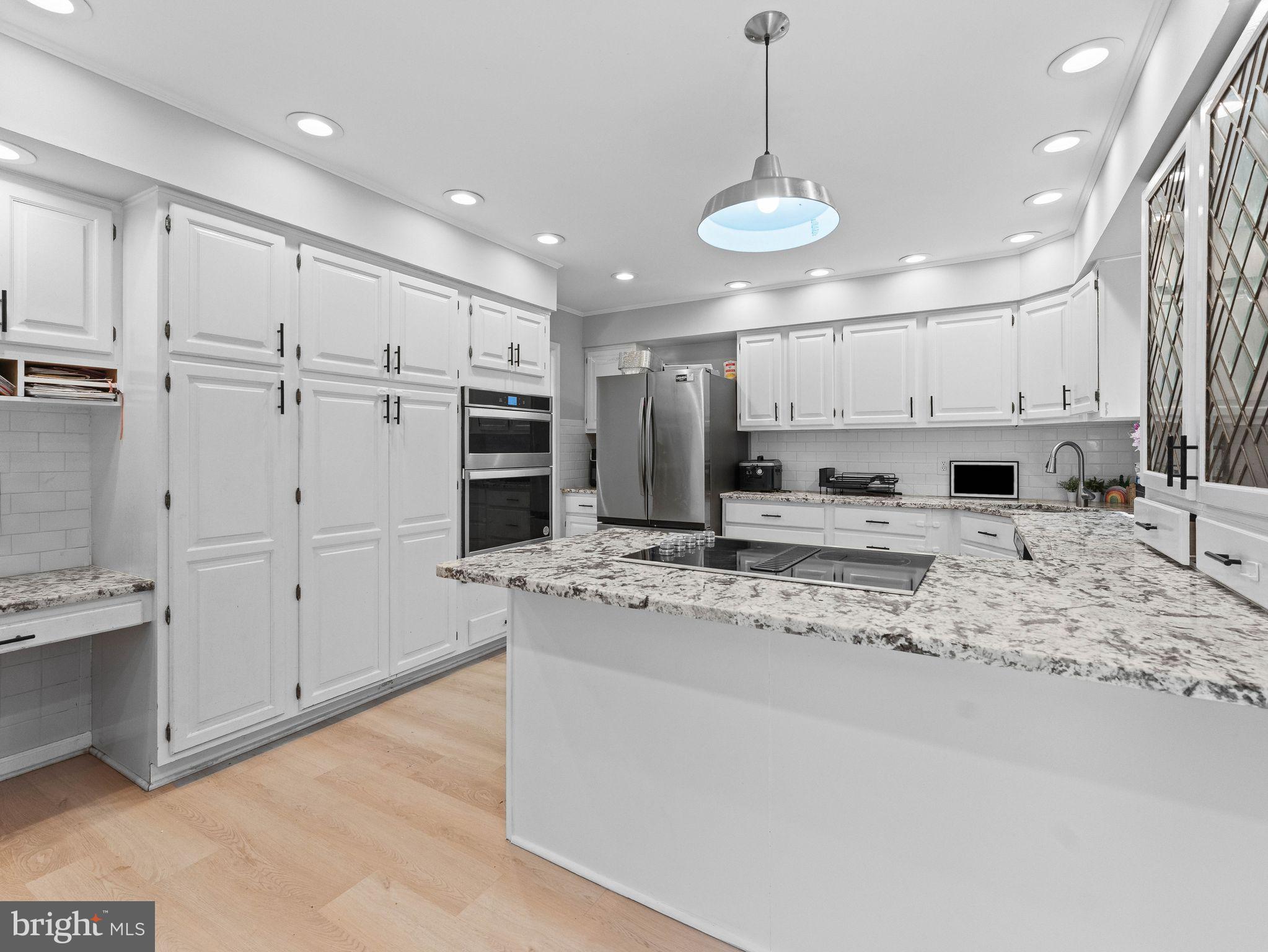 BREYER WOODS - Residential