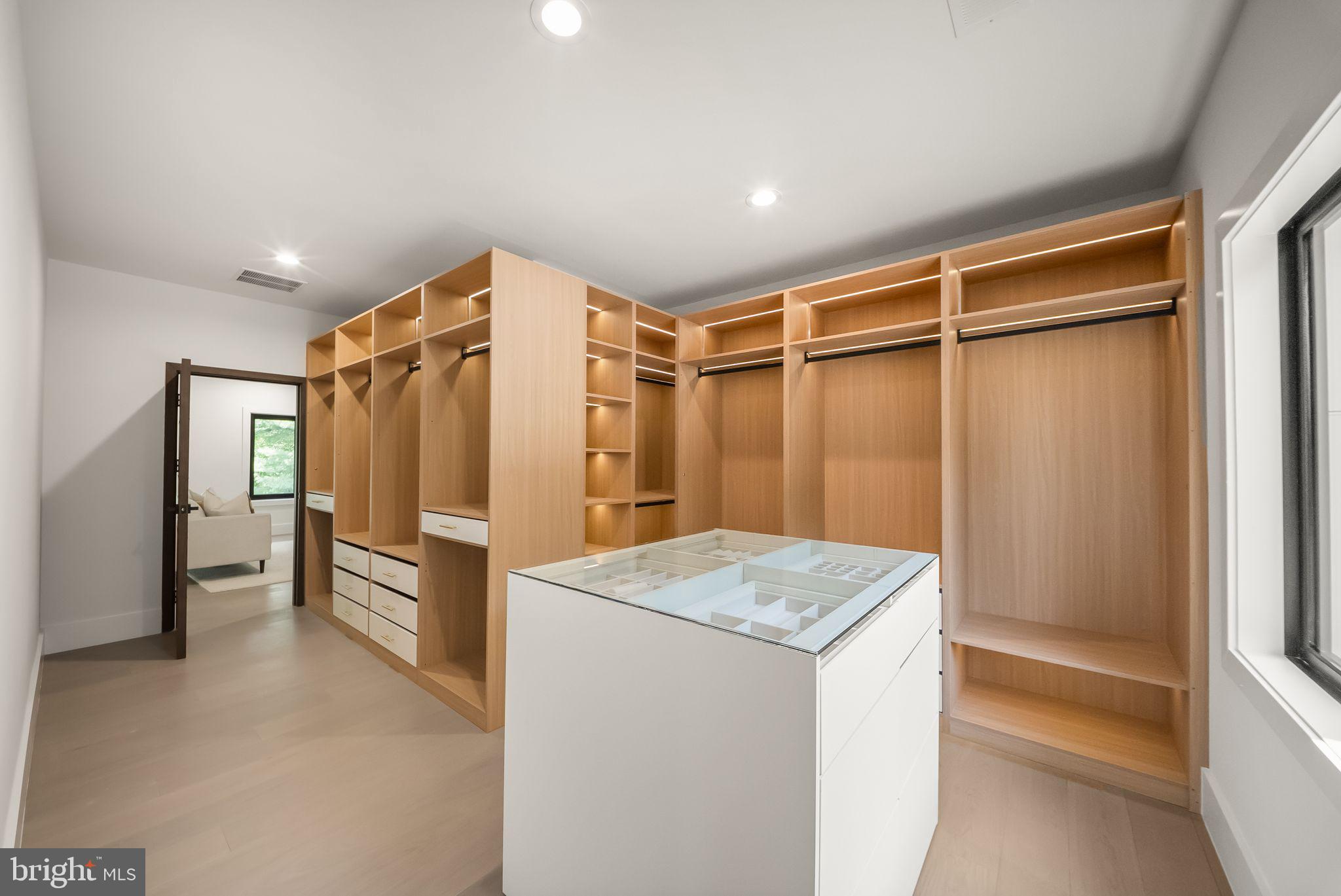 DUNN LORING - Residential