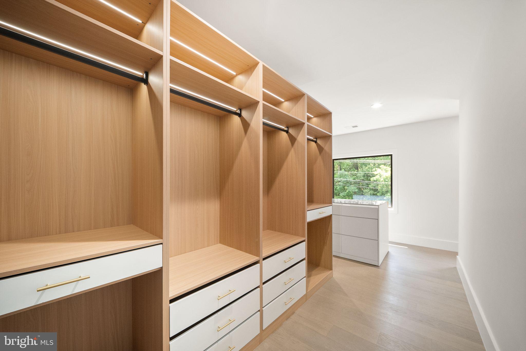 DUNN LORING - Residential