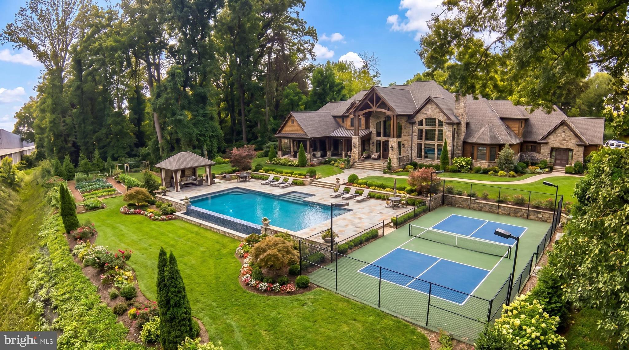 DUNN LORING WOODS - Land