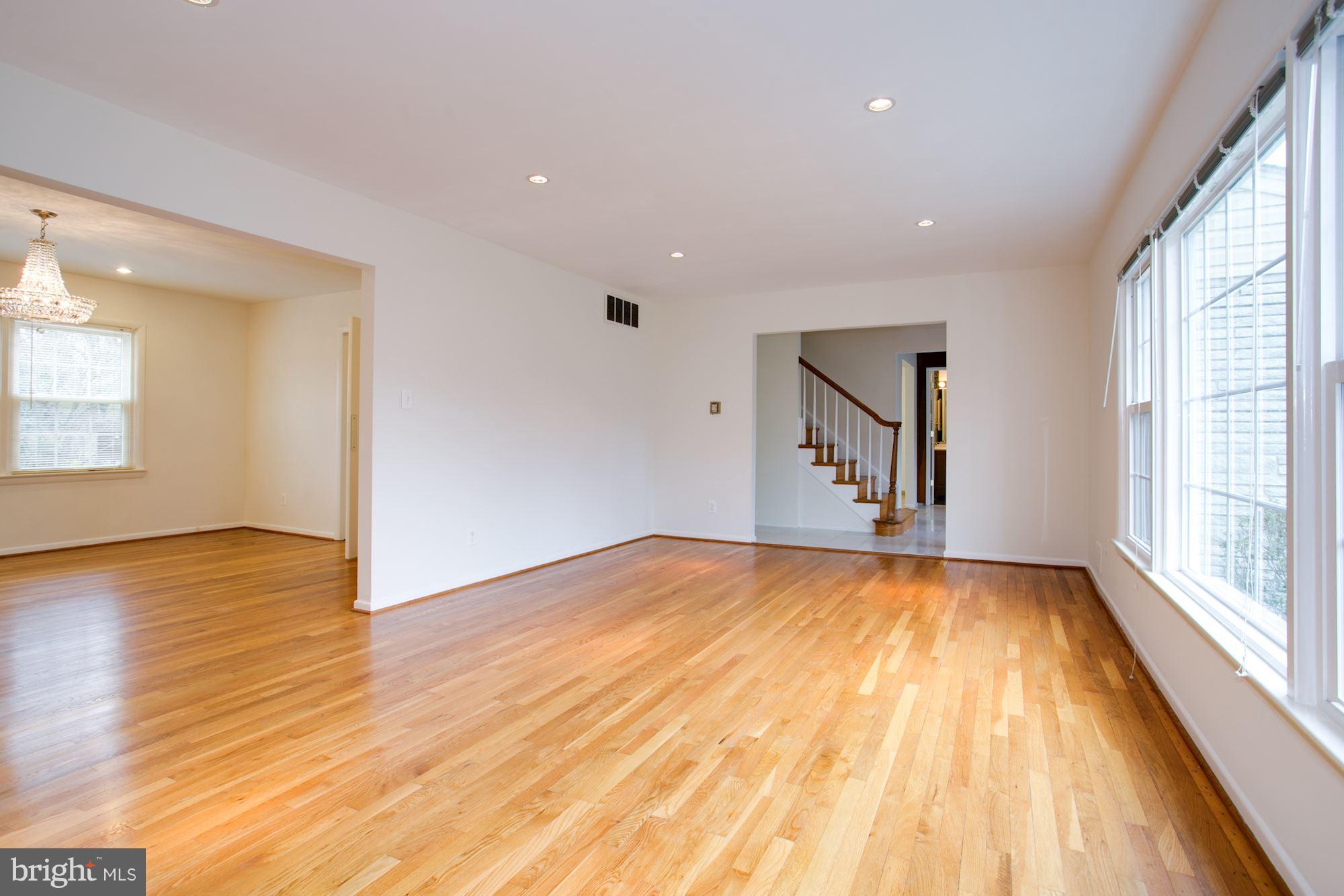 MC LEAN HAMLET - Residential