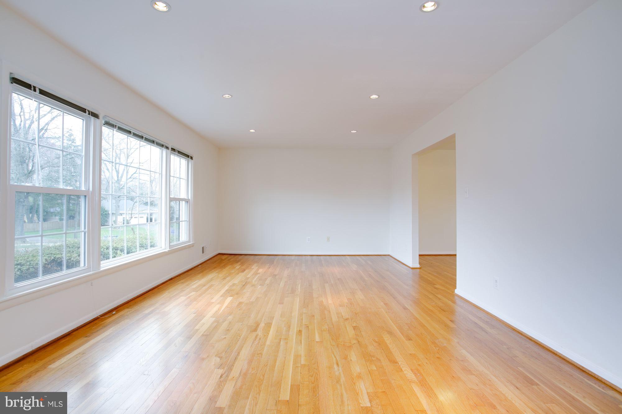 MC LEAN HAMLET - Residential