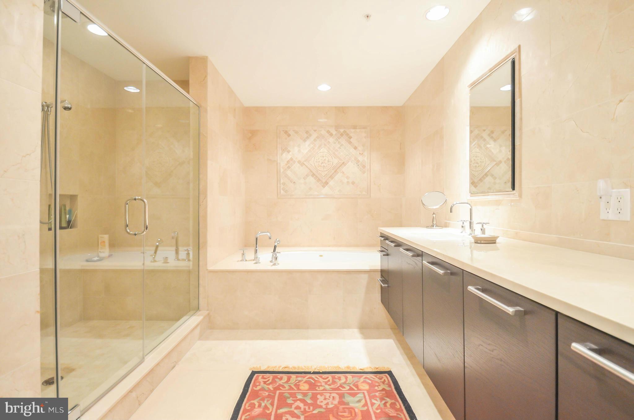 THE RITZ-CARLTON RESIDENCES - Residential
