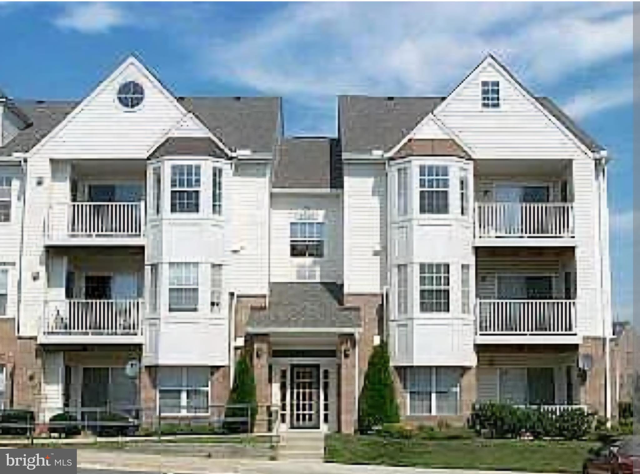 LARGO TOWN CENTER CONDOMINIUMS - Residential
