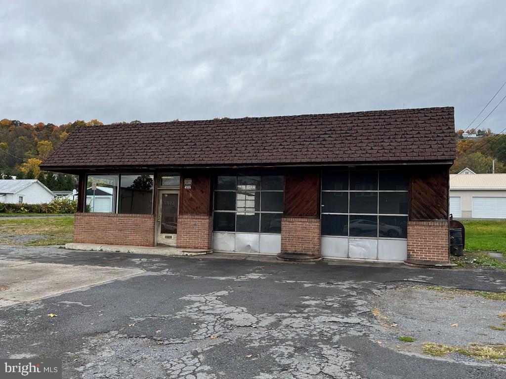 Corner double lot in a great location! Zoning is Commercial/Industrial.  This property includes 2 parcels.  The garage is situated on the one parcel and the second parcel is a vacant lot next to the garage. The property is currently tenant occupied and used as an automotive garage.  This property could be used for many different commercial purposes.  It would be a great location for an office, such as insurance, real estate, notary, or continue to be used as an automotive business.  The additional vacant lot next to the building offers many options including adding multi-unit residential housing.  Call the listing agent today to schedule a showing.