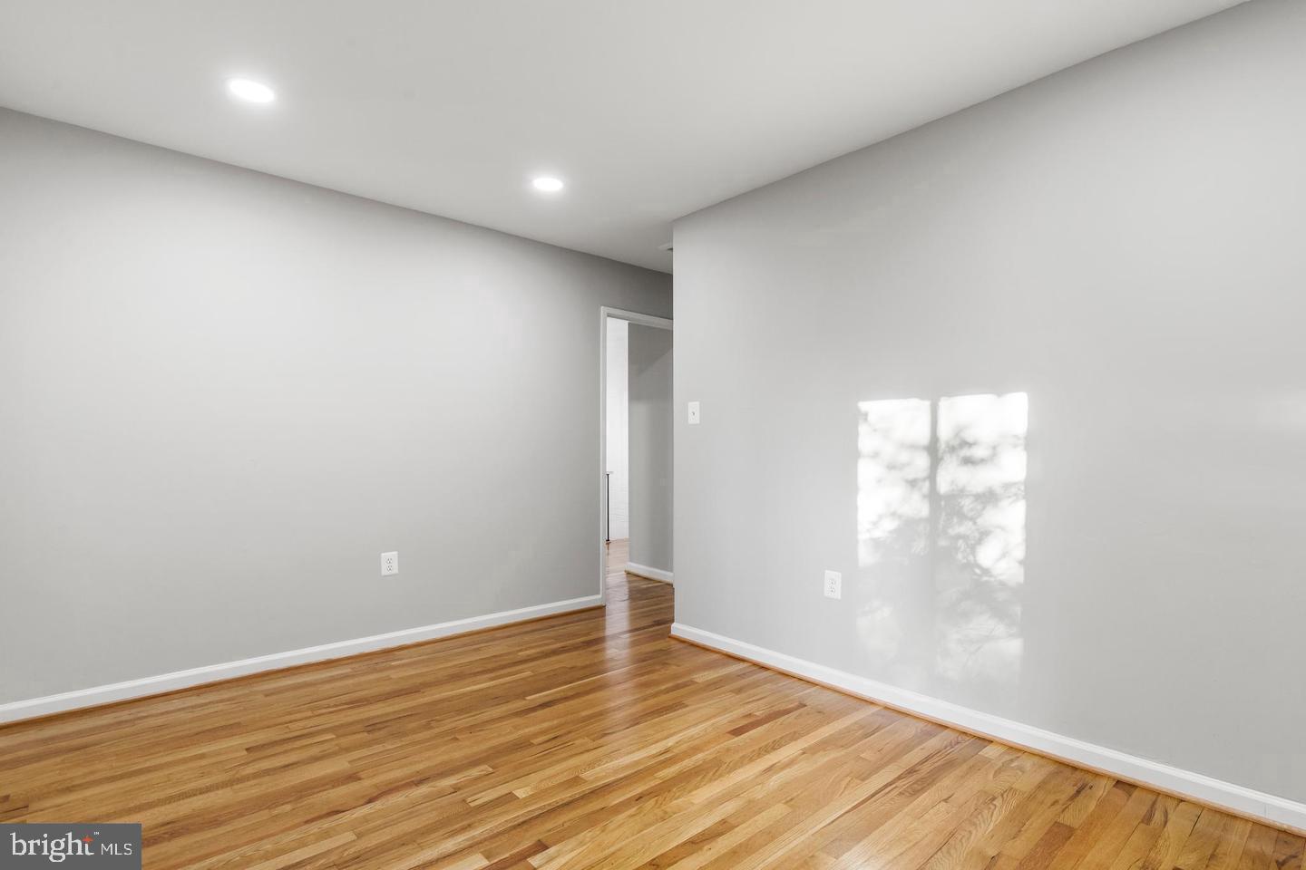 AMERICANA FAIRFAX - Residential Lease
