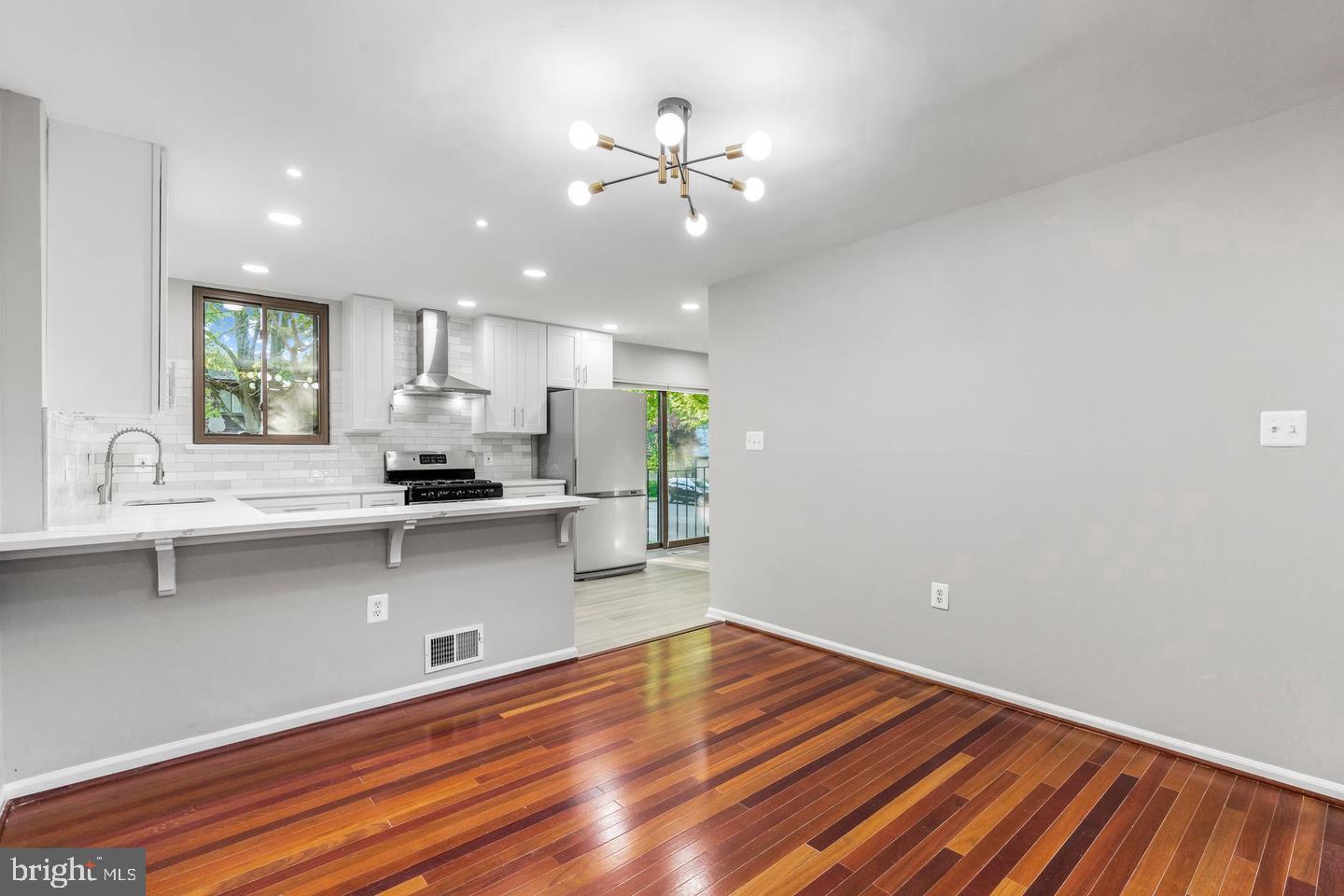 AMERICANA FAIRFAX - Residential Lease