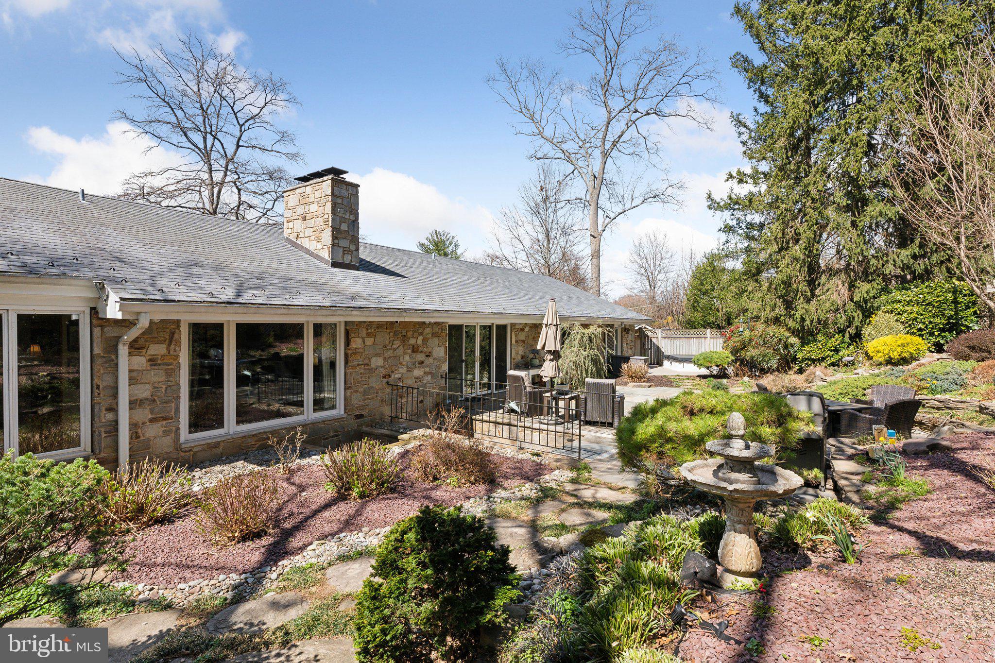 SHARON WOODS - Residential