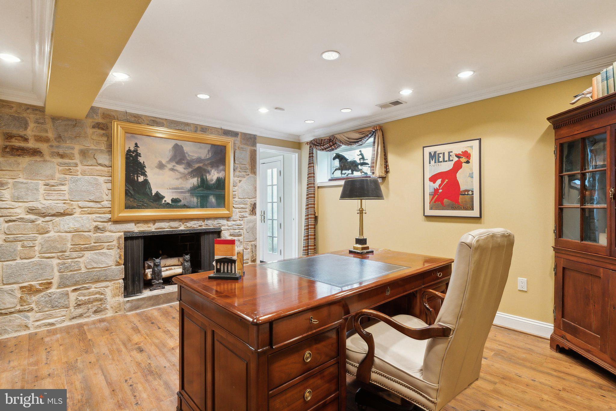 SHARON WOODS - Residential