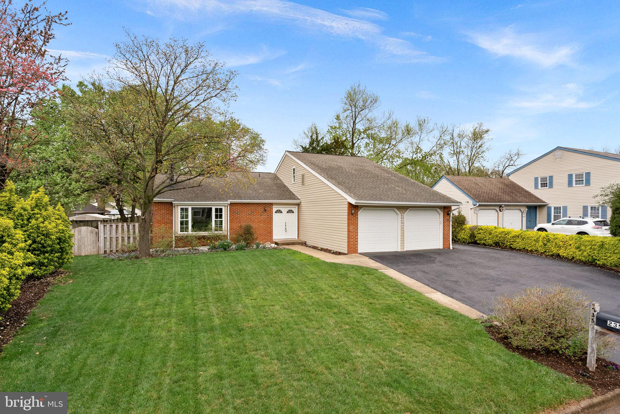 OAK TREE - Residential
