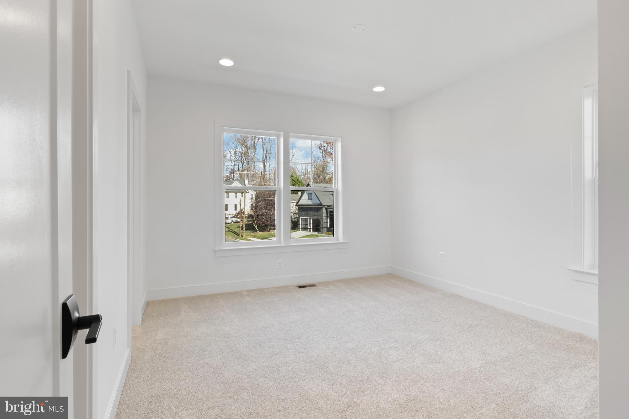 VIENNA WOODS - Residential