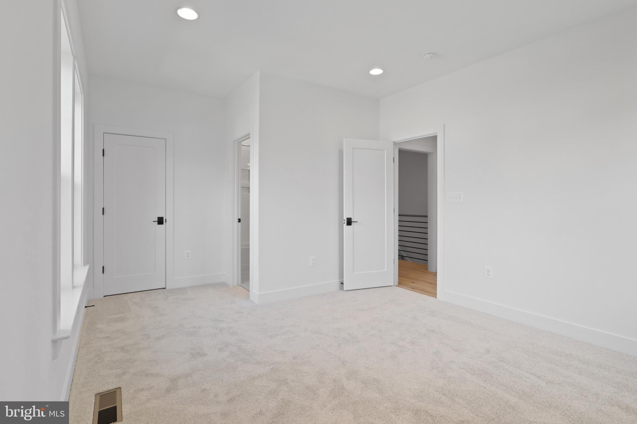 VIENNA WOODS - Residential