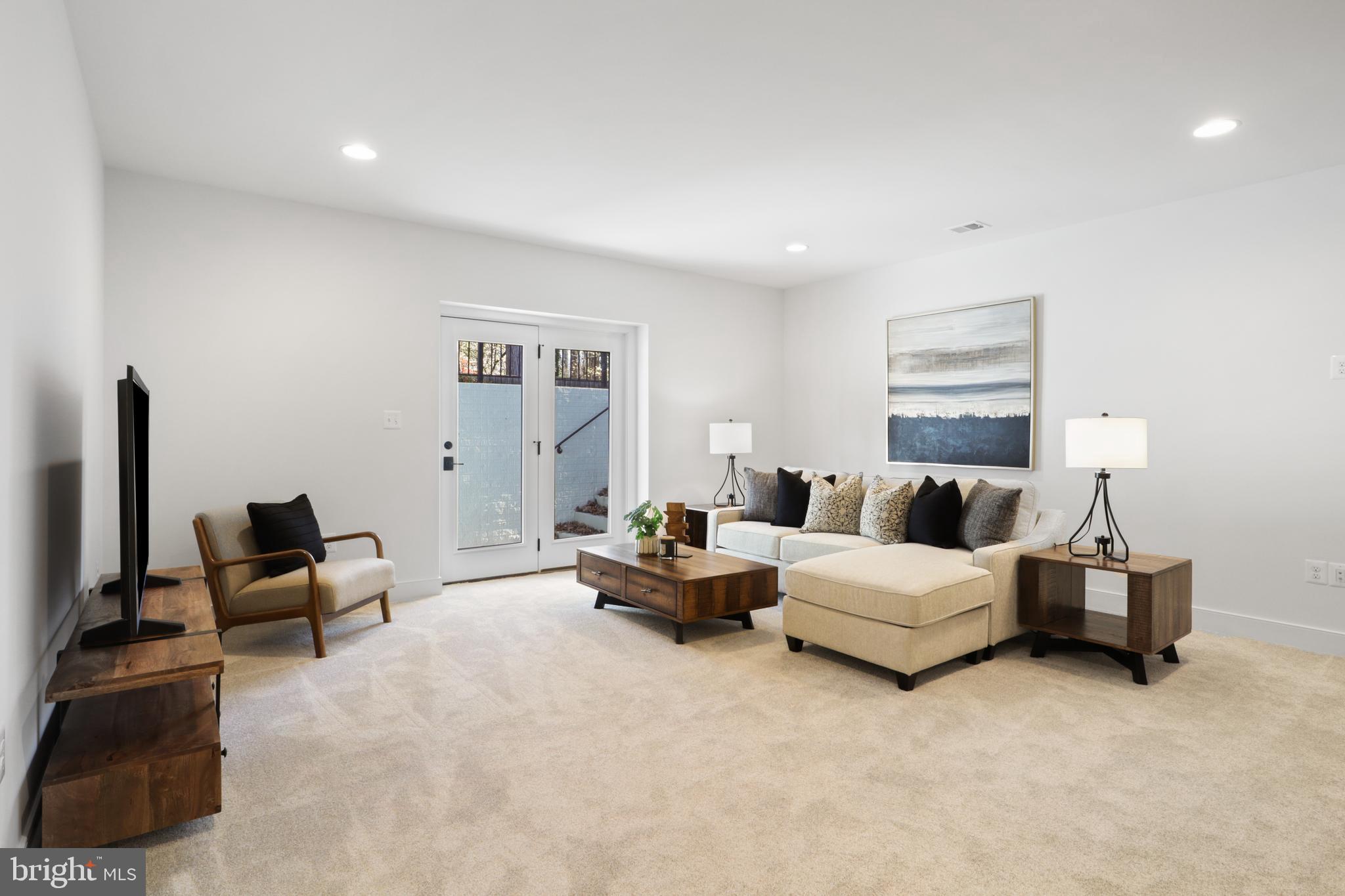 VIENNA WOODS - Residential