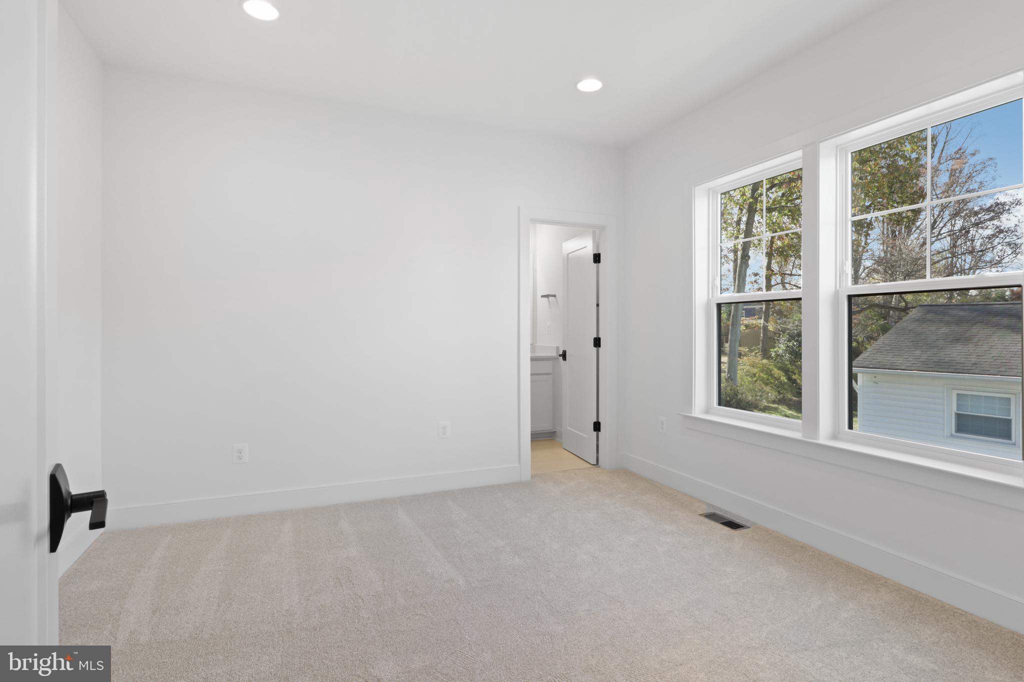 VIENNA WOODS - Residential