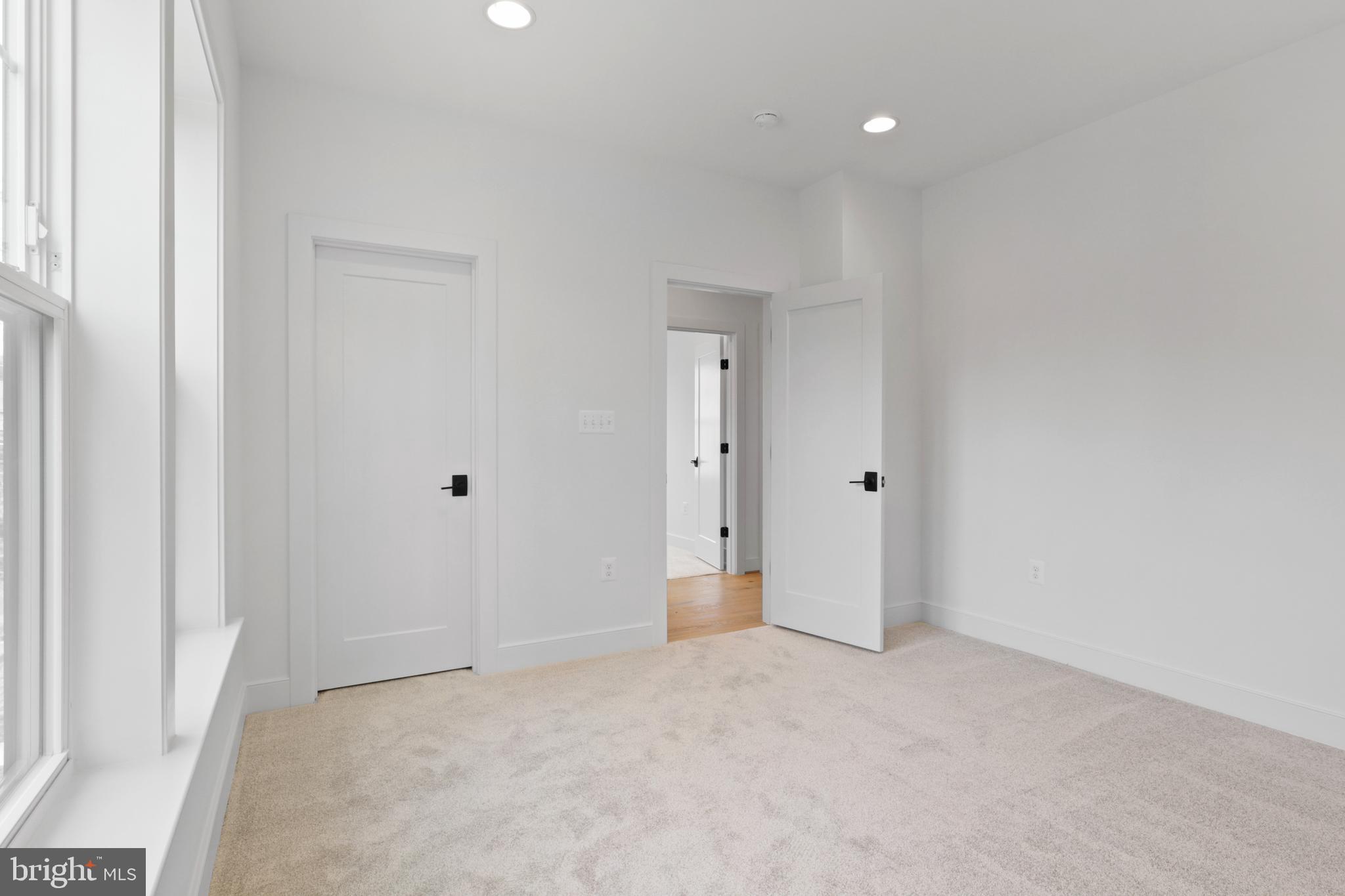 VIENNA WOODS - Residential
