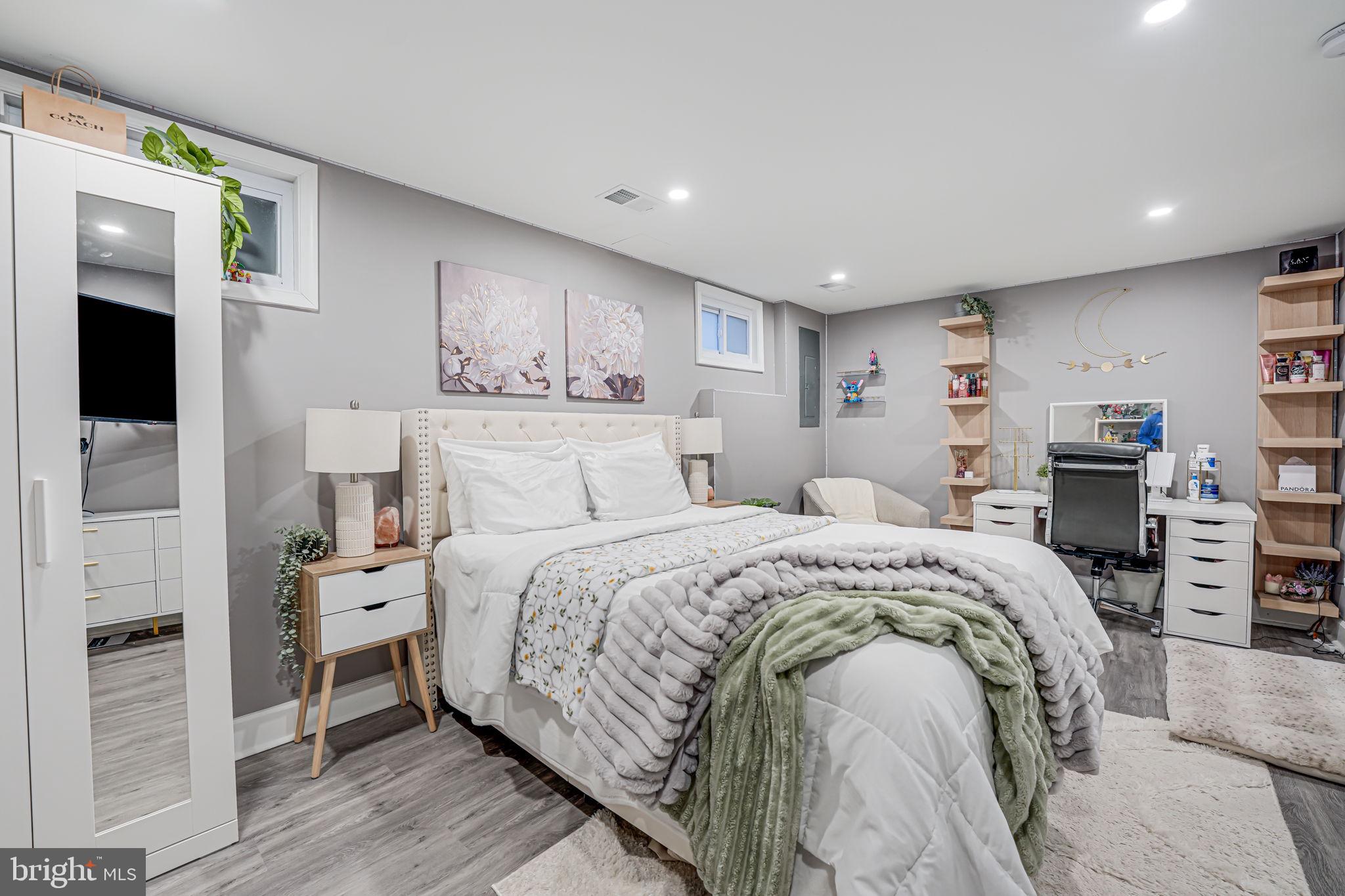 MONTCLAIR - Residential