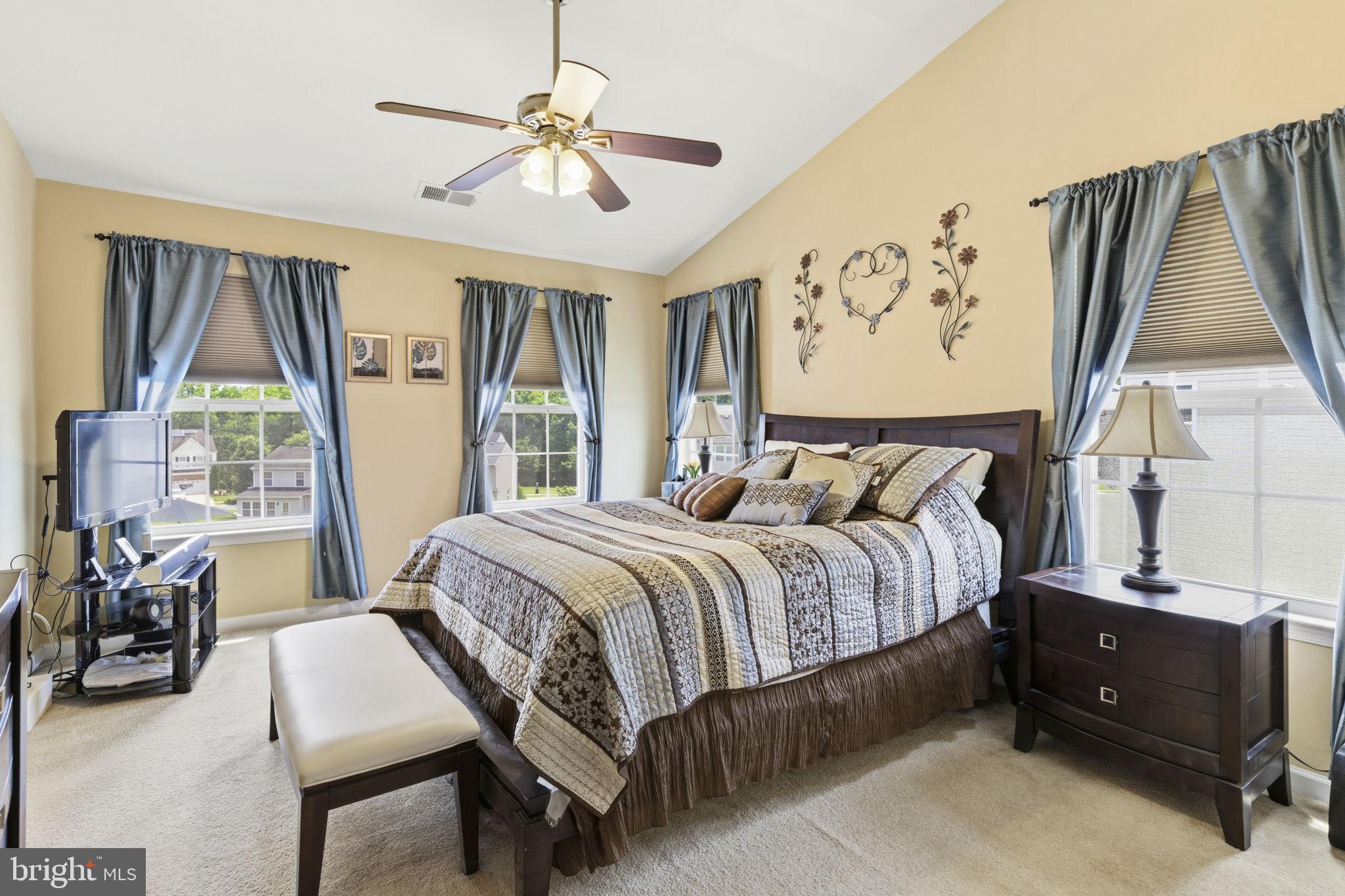 HOLLY WOODS - Residential