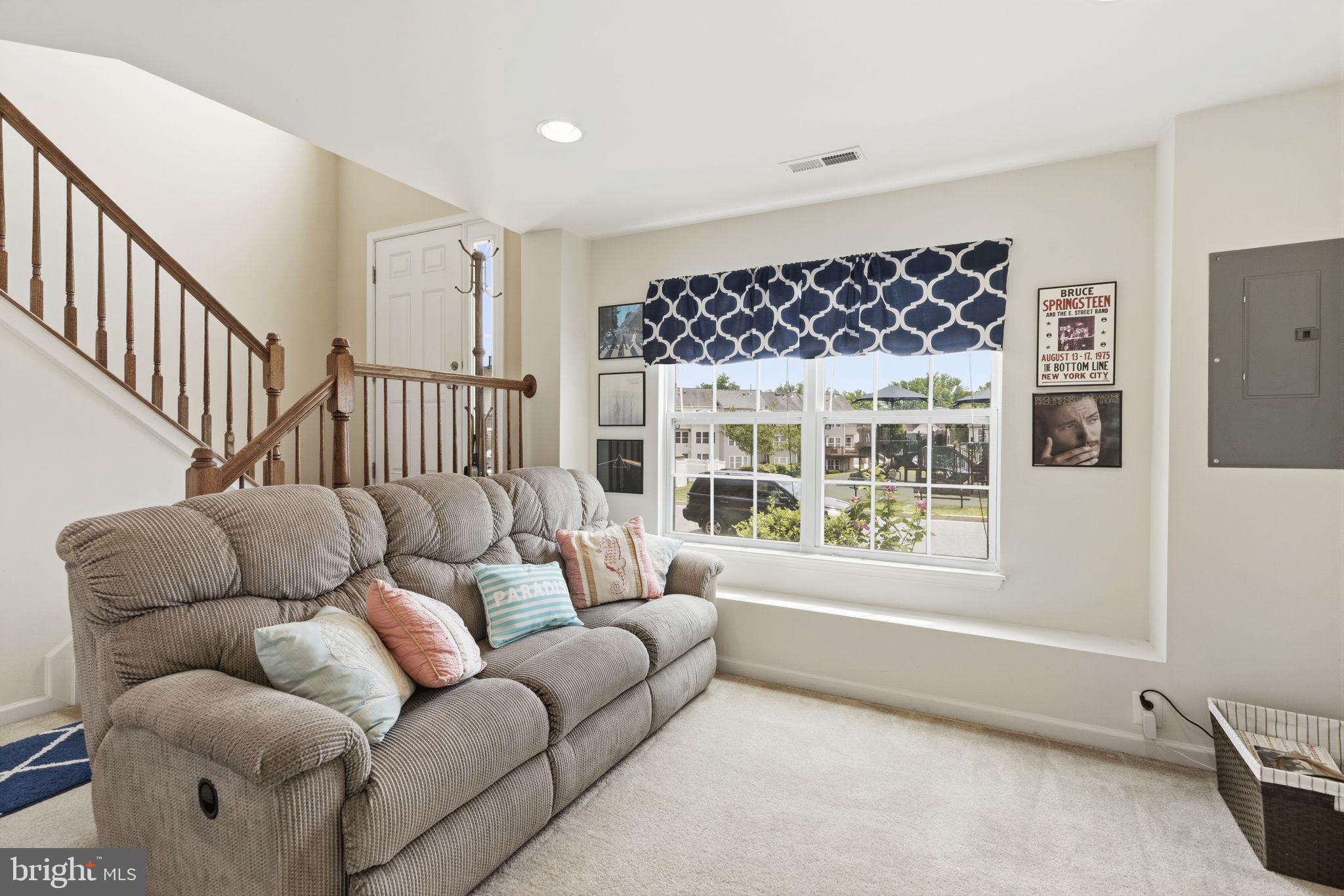 HOLLY WOODS - Residential