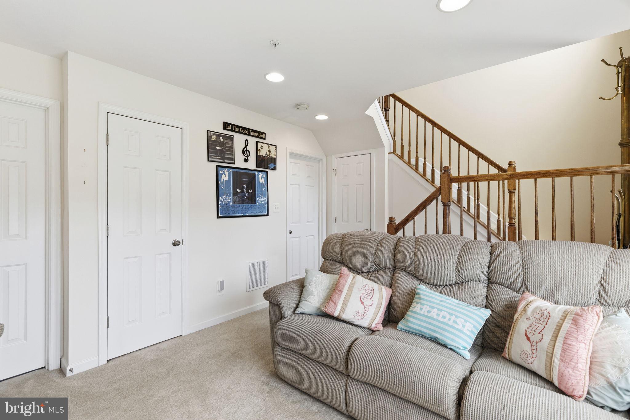 HOLLY WOODS - Residential
