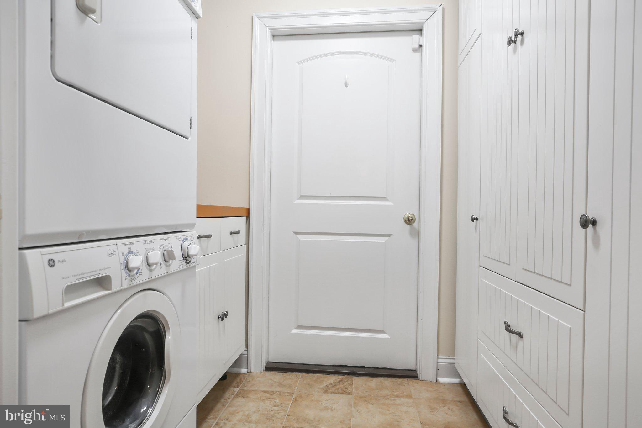 REGENCY PARK VILLAS - Residential
