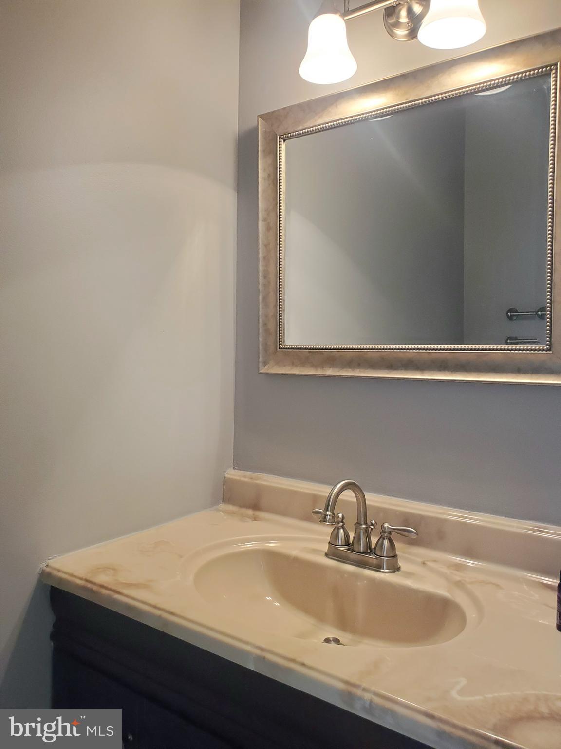 SINGLETONS GROVE - Residential Lease