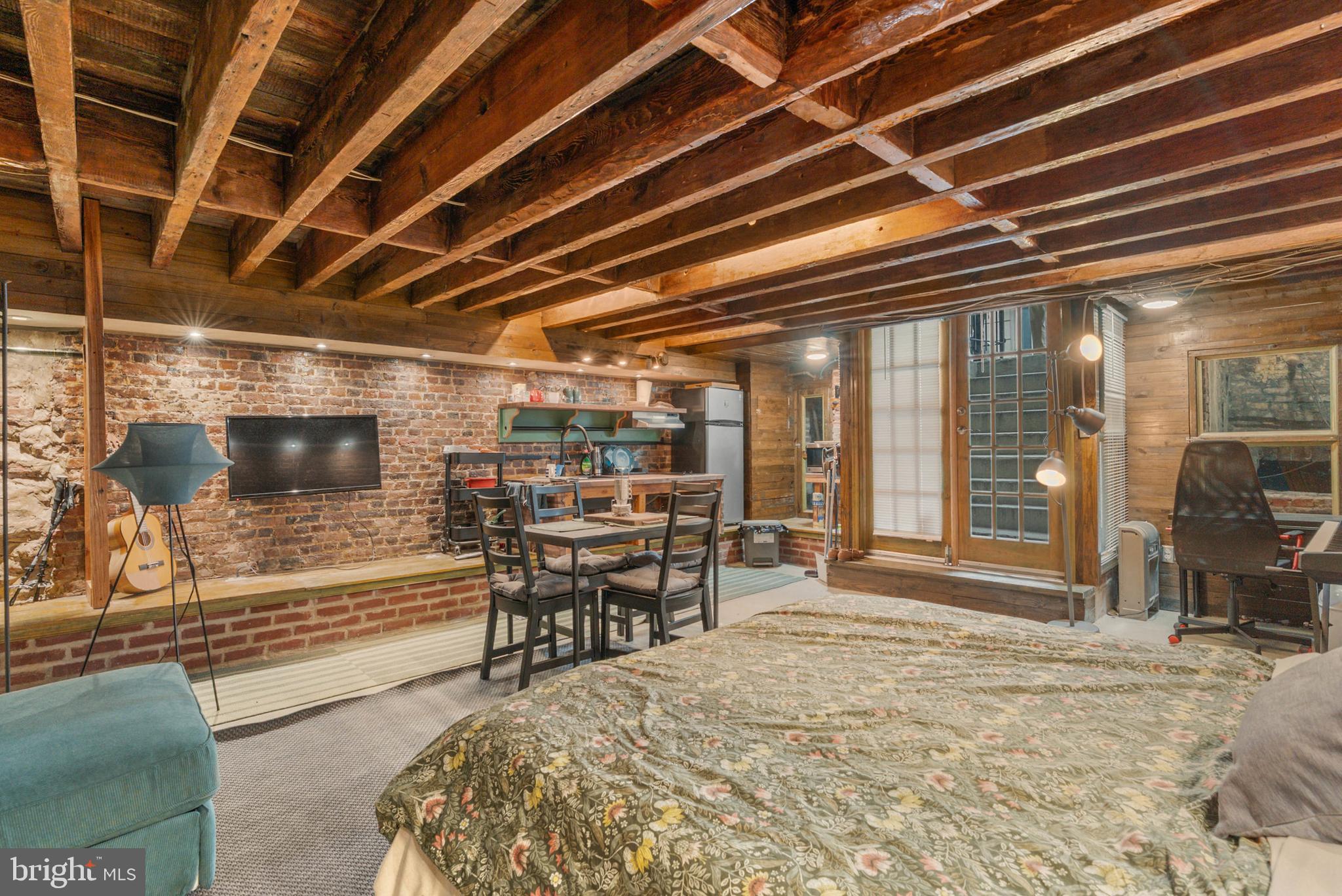 SOCIETY HILL - Commercial Sale