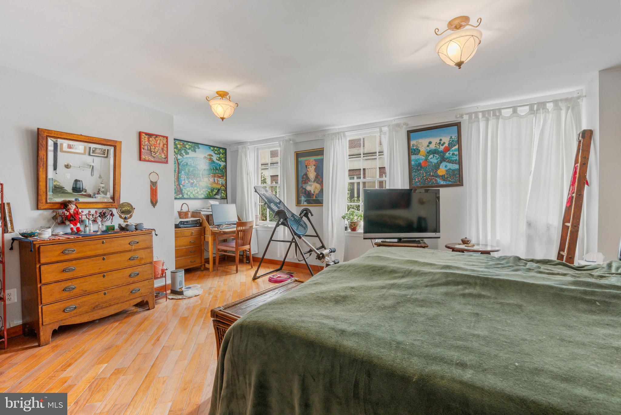SOCIETY HILL - Commercial Sale